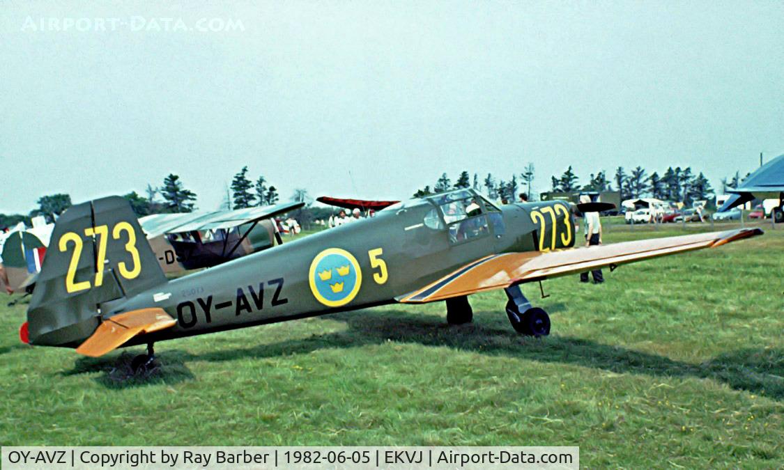 OY-AVZ, 1945 Hägglund und Söner Bücker Bü-181B-1 C/N 25073, Bucker Bu.181B-1 Bestmann [25073] (Dansk Veteranflysamling) Stauning~OY 05/06/1982. From a slide.