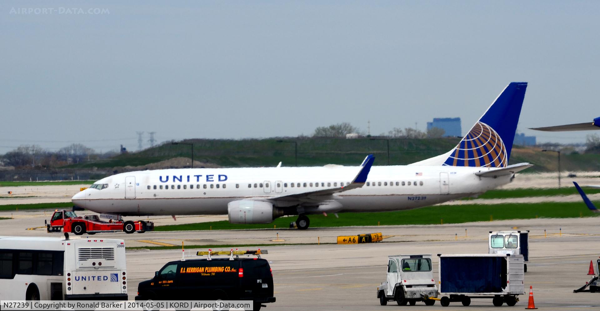 N27239, 1999 Boeing 737-824 C/N 28951, Taxi O'Hare