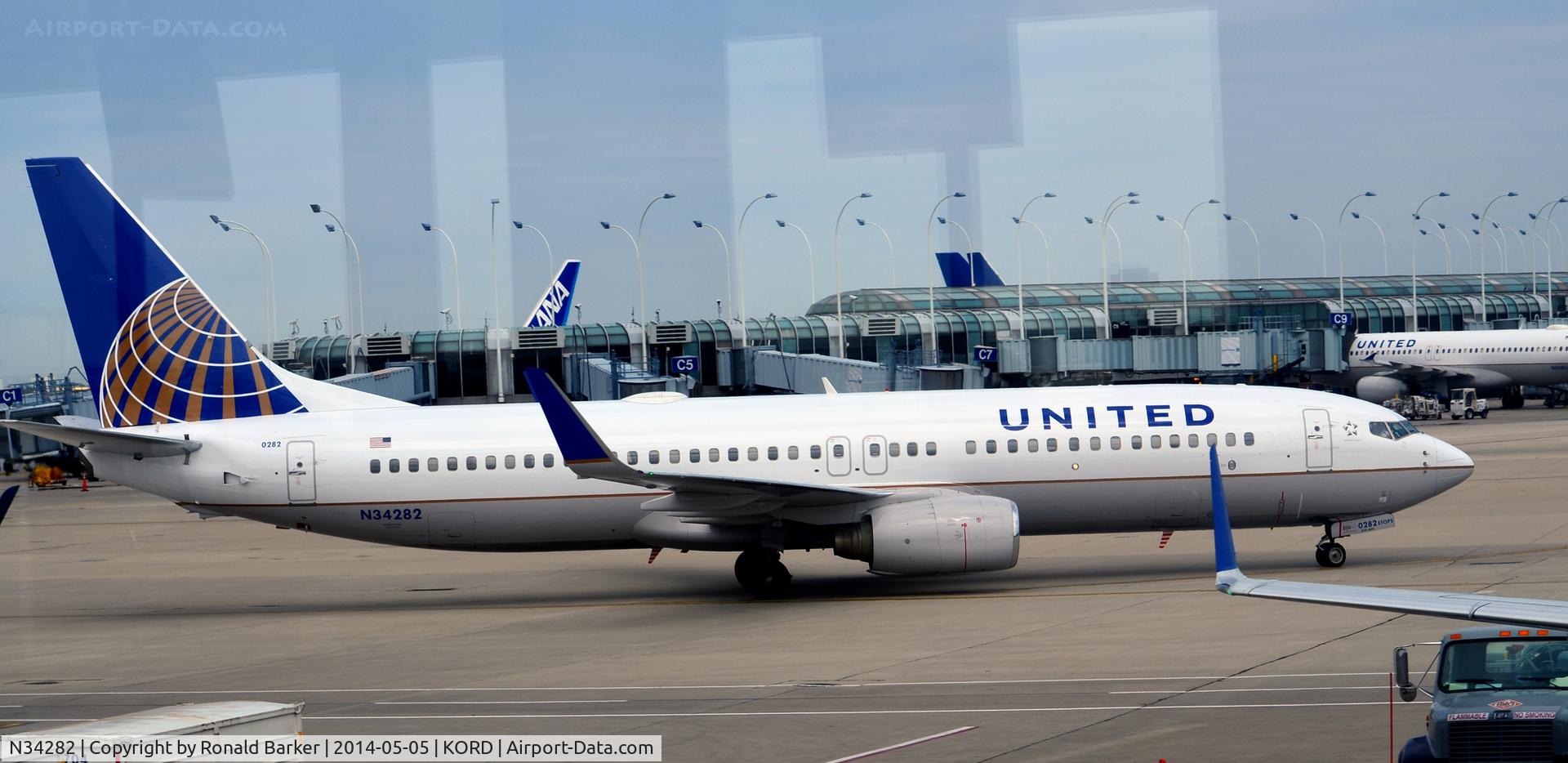N34282, 2004 Boeing 737-824 C/N 31634, Taxi O'Hare
