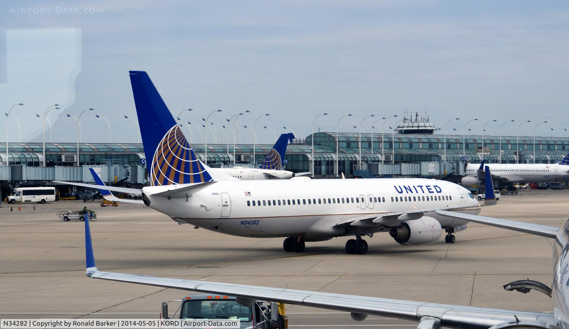 N34282, 2004 Boeing 737-824 C/N 31634, Taxi O'Hare
