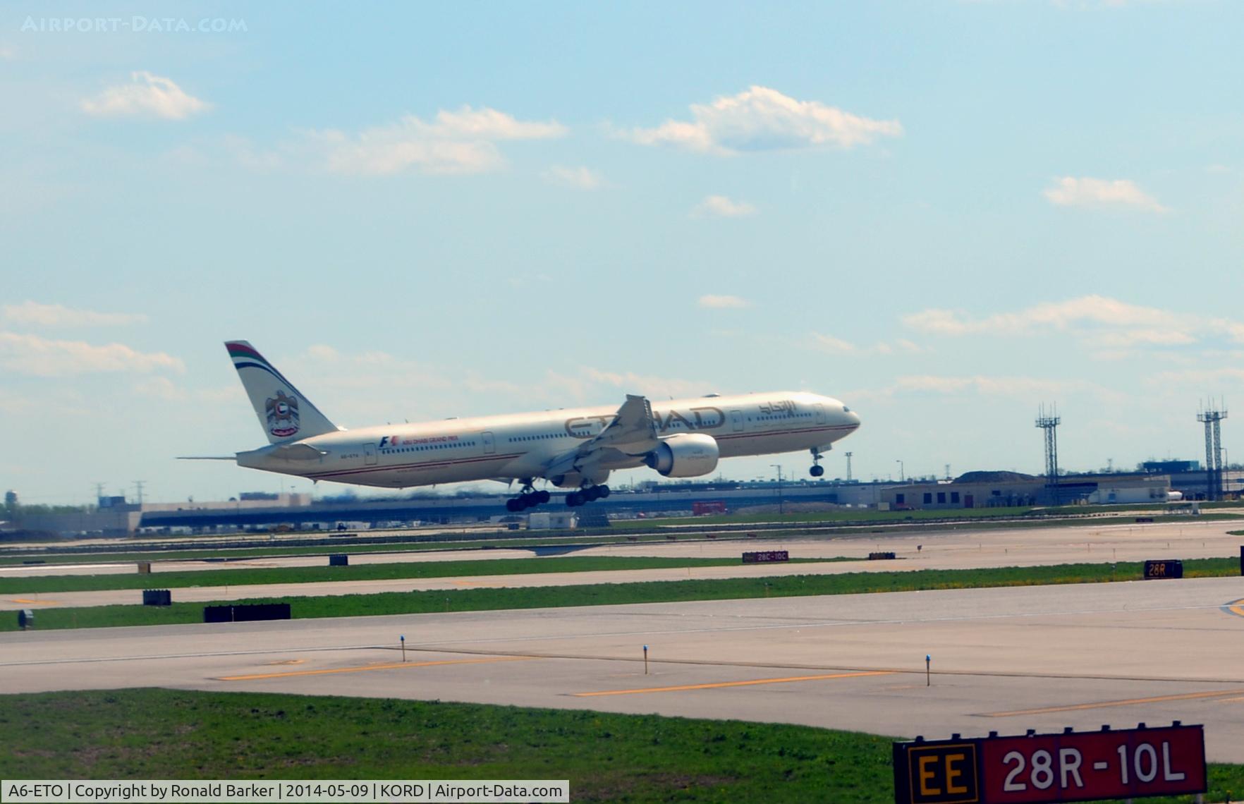 A6-ETO, 2013 Boeing 777-3FX/ER C/N 39690, Landing O'Hare