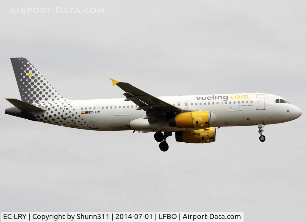 EC-LRY, 2002 Airbus A320-232 C/N 1862, Landing rwy 14R