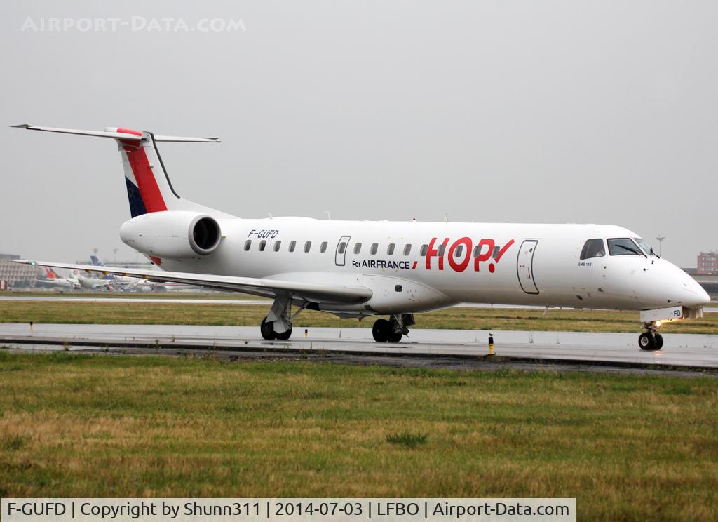 F-GUFD, 1999 Embraer ERJ-145LR (EMB-145LR) C/N 145197, Taxiing holding point rwy 14L for departure