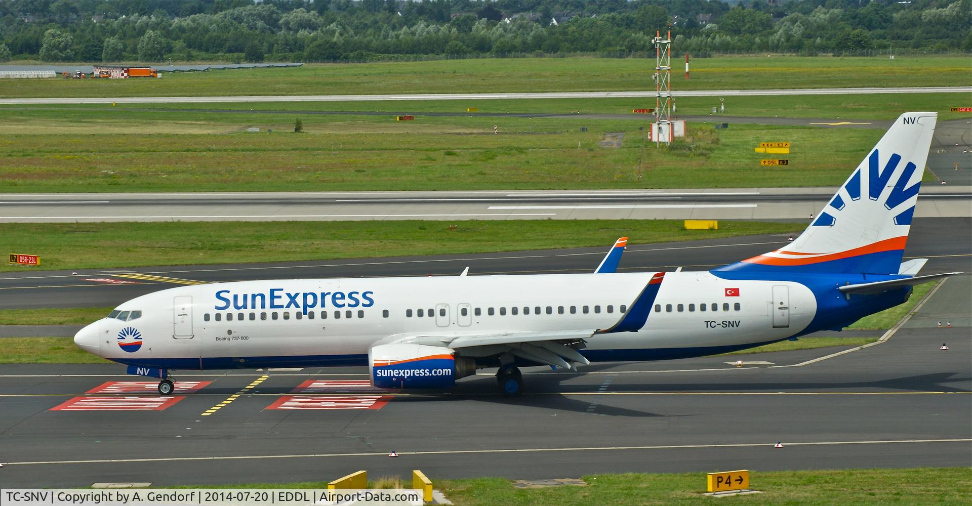 TC-SNV, 1998 Boeing 737-86J C/N 28072, Sun Express, seen here taxiing at Düsseldorf Int'l(EDDL)