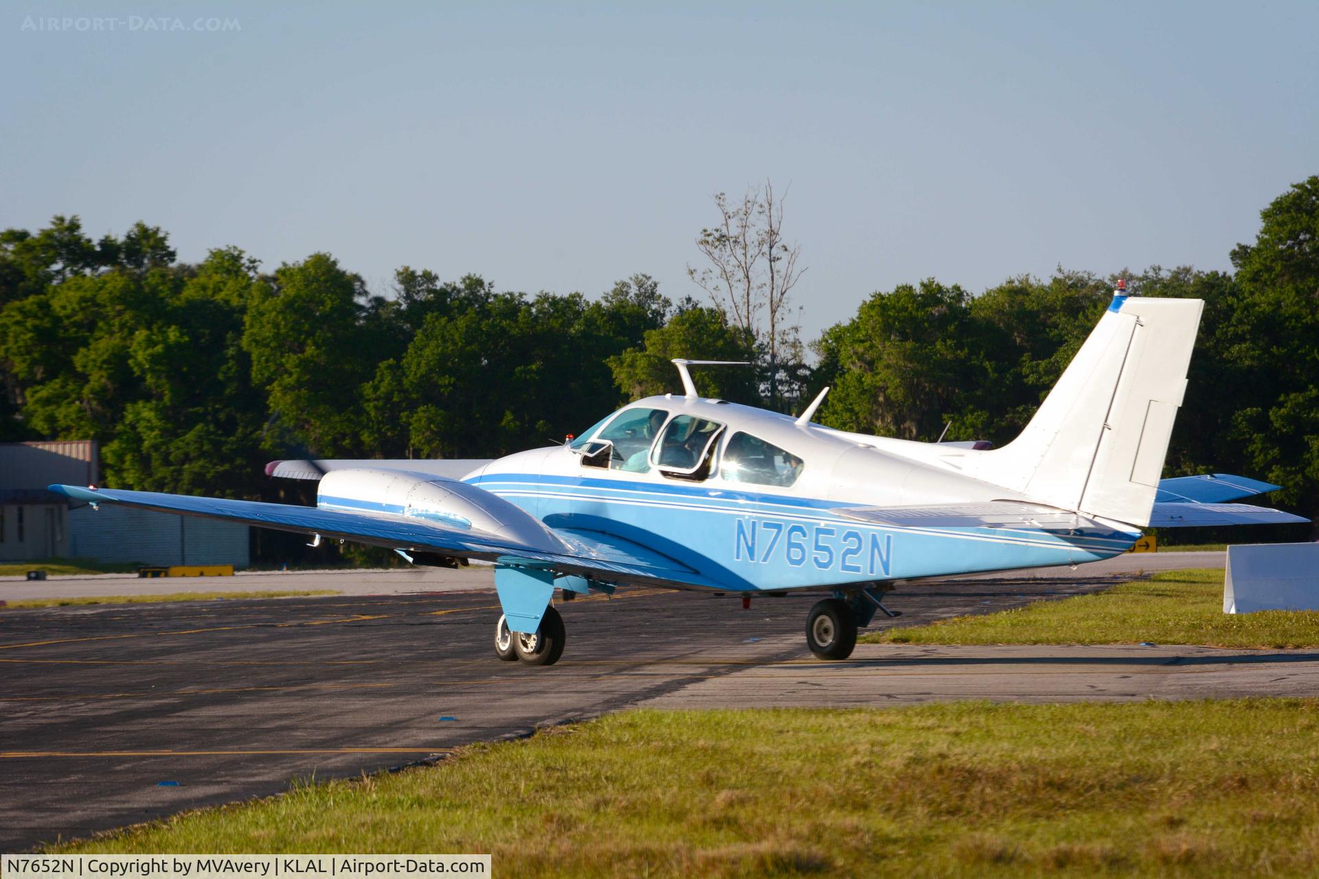 N7652N, 1968 Beech 95-B55 (T42A) Baron C/N TC-1147, 2014 Sun n Fun
