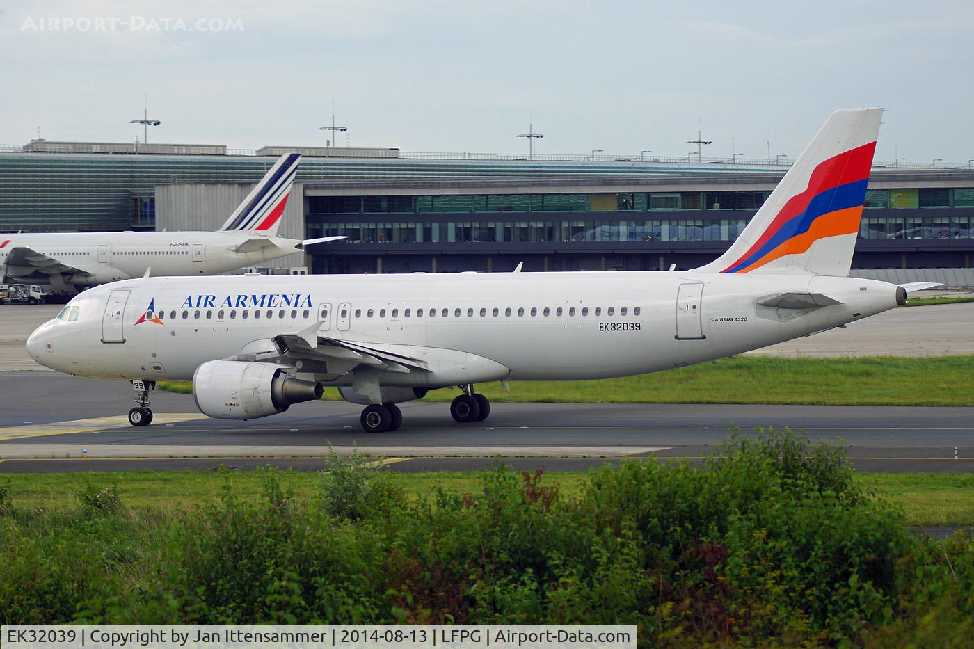 EK32039, 2001 Airbus A320-214 C/N 1439, ek32039