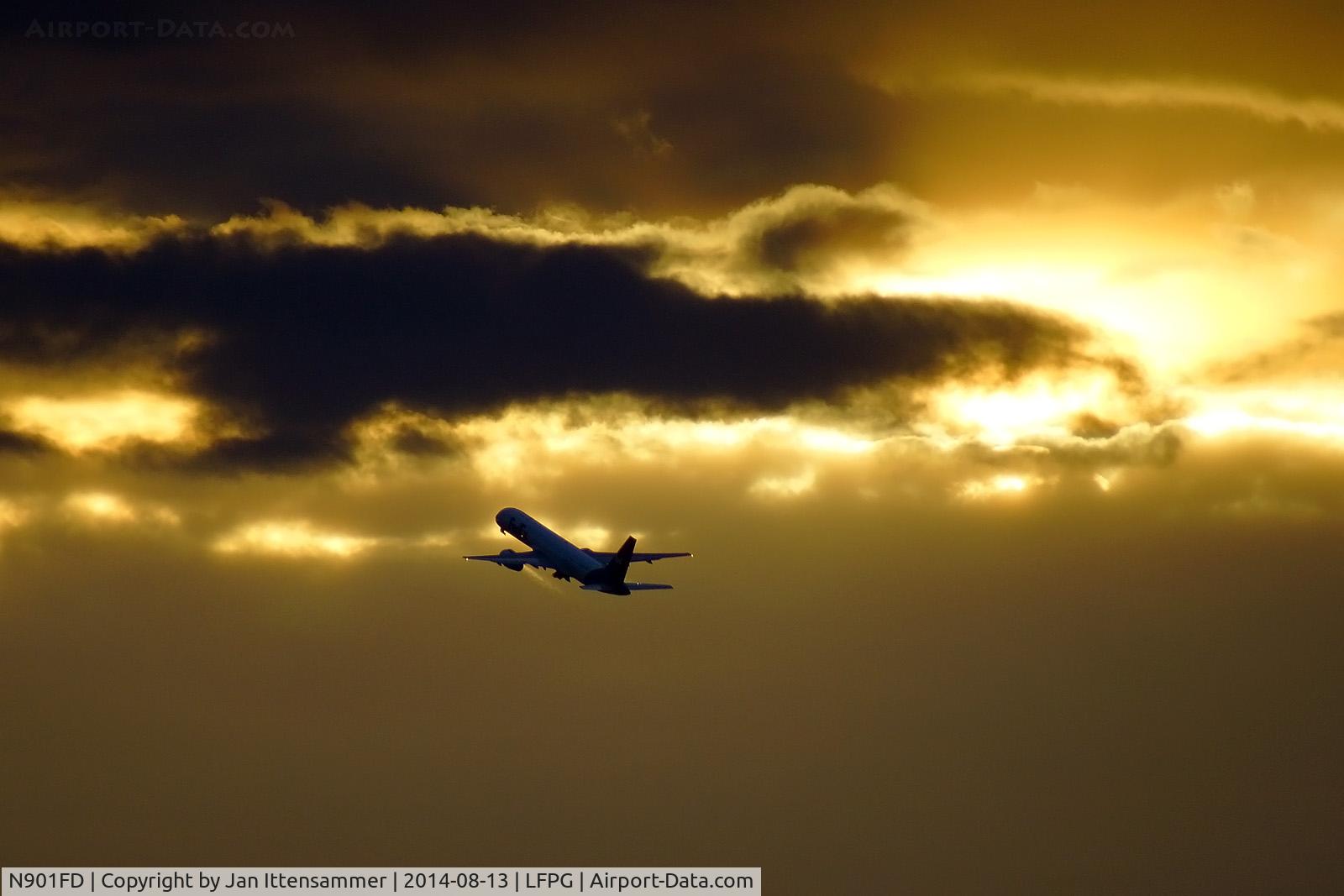N901FD, 1993 Boeing 757-2B7 C/N 27122, n901fd