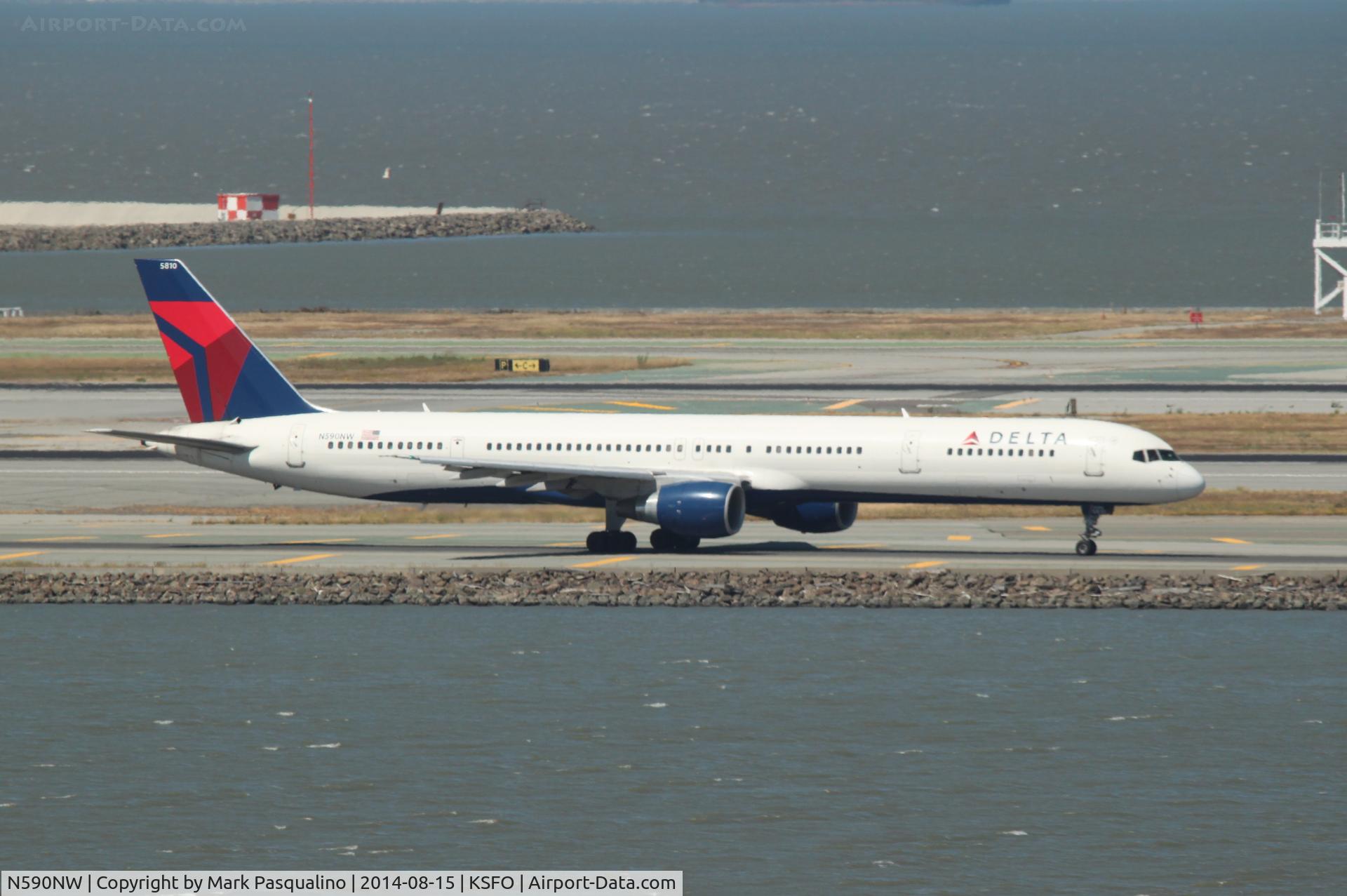N590NW, 2003 Boeing 757-351 C/N 32990, Boeing 757-300