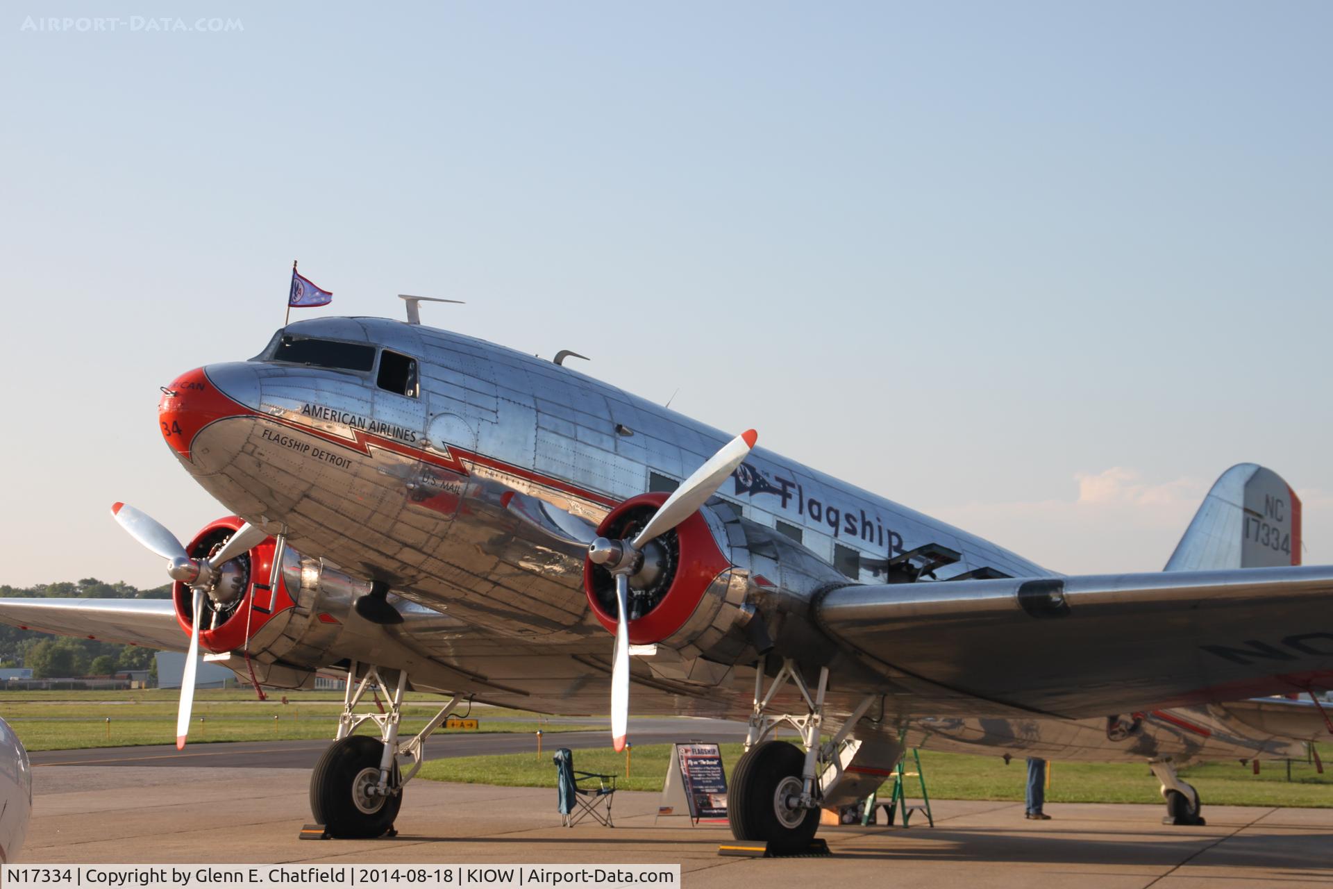 N17334, 1937 Douglas DC-3-178 C/N 1920, Visiting for a few days
