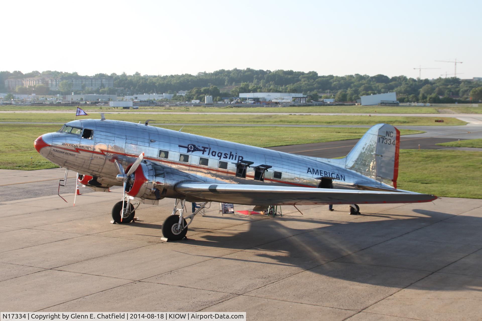 N17334, 1937 Douglas DC-3-178 C/N 1920, Visiting for a few days