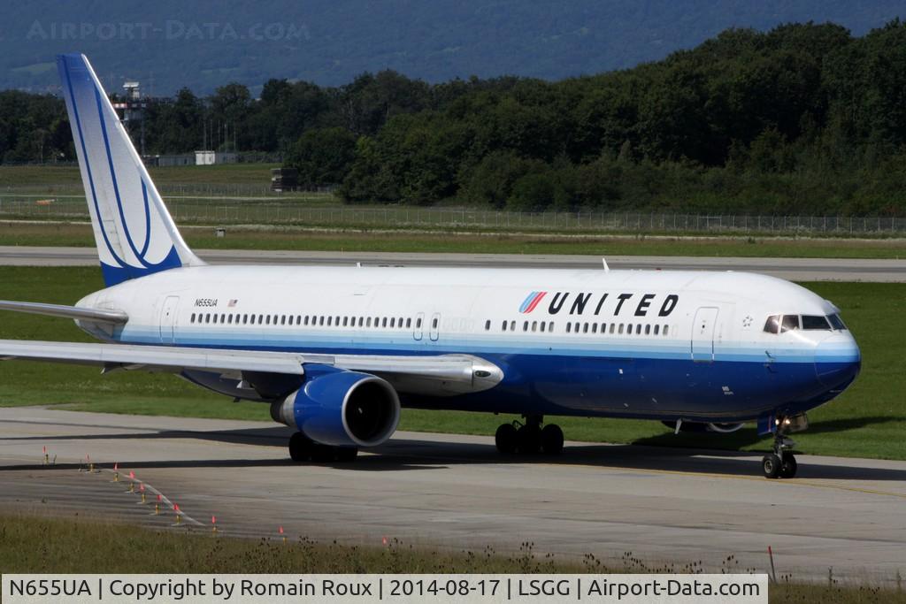 N655UA, 1992 Boeing 767-322/ER C/N 25393, Taxiing
