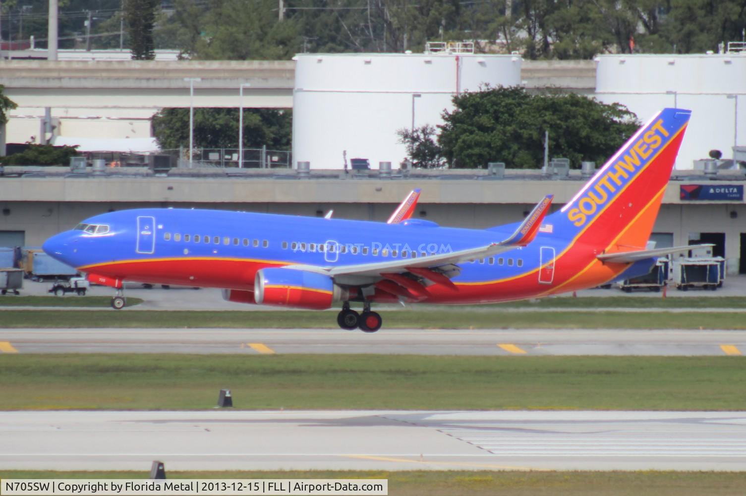 N705SW, 1998 Boeing 737-7H4 C/N 27839, Southwest 737-700