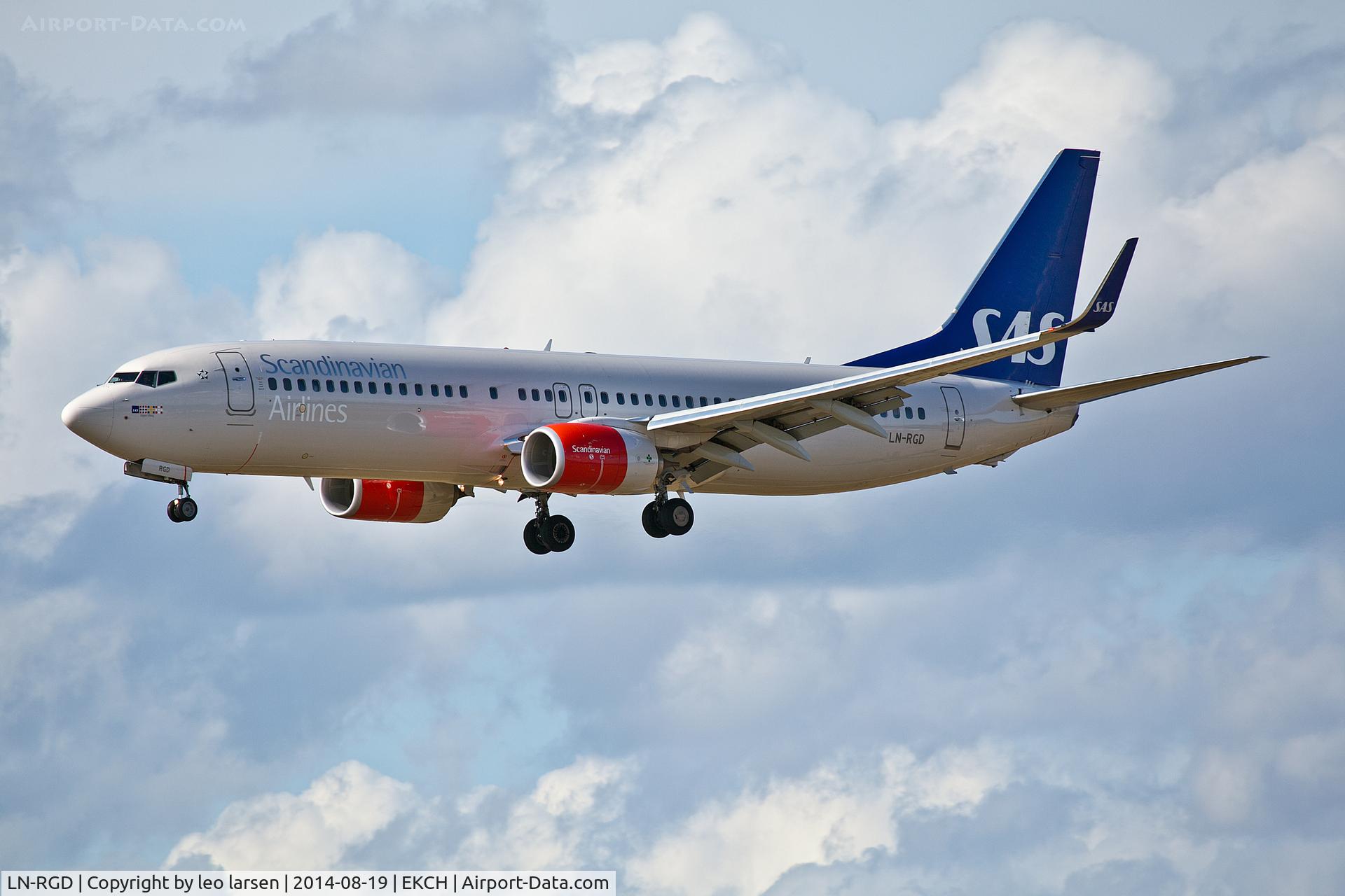 LN-RGD, 2013 Boeing 737-86N C/N 41258, Copenhagen Kastrup 19.8.14 Approach to R-22L