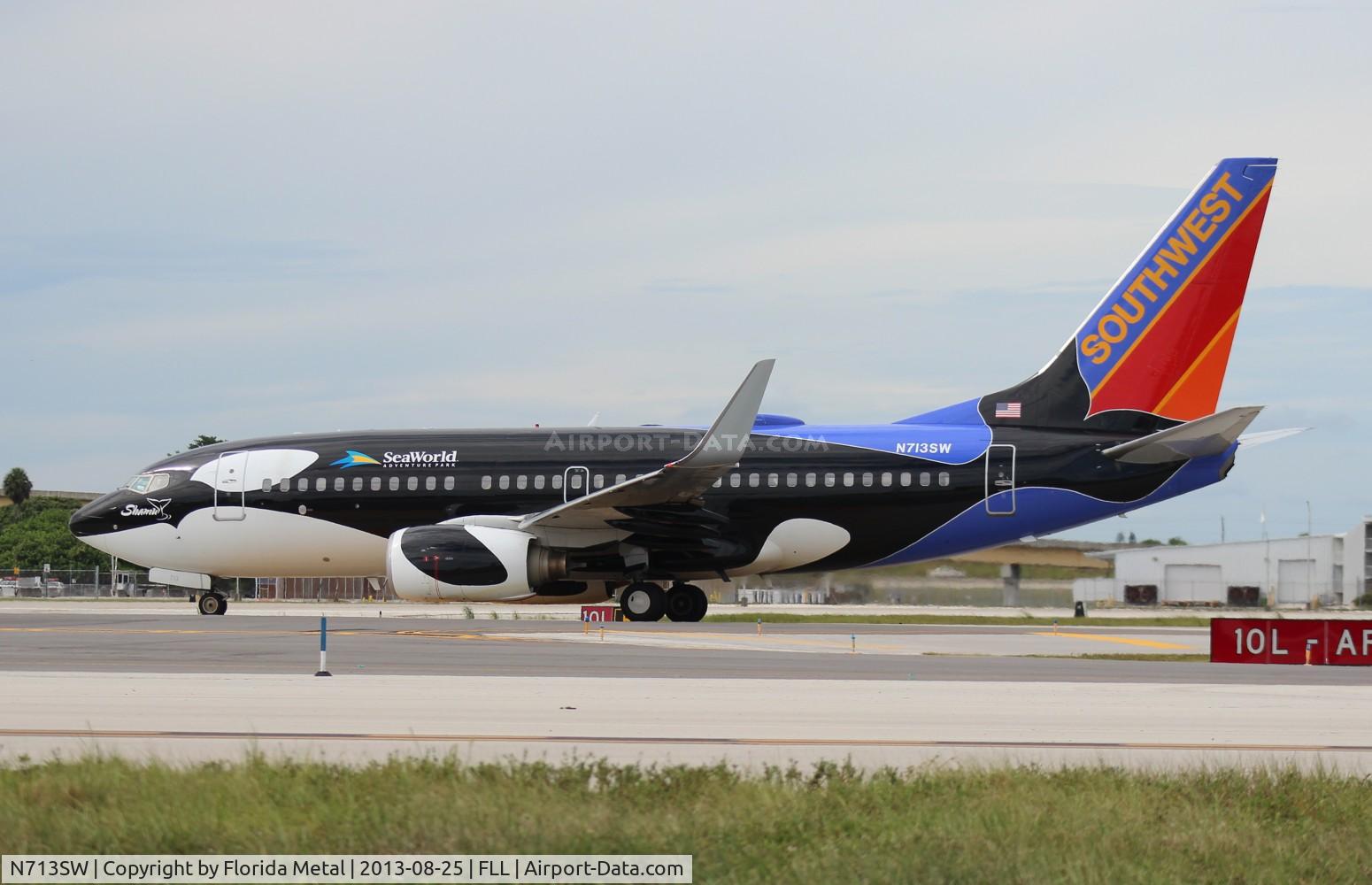 N713SW, 1998 Boeing 737-7H4 C/N 27847, Shamu 1
