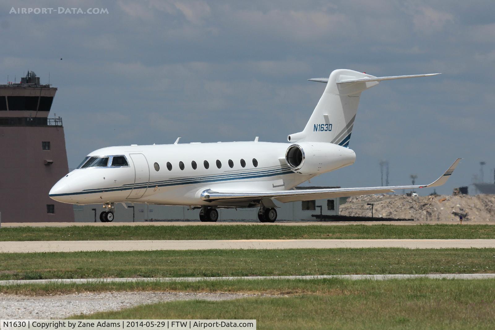 N1630, 2001 Raytheon Hawker 800XP C/N 258557, At Meacham Field - Fort Worth, TX