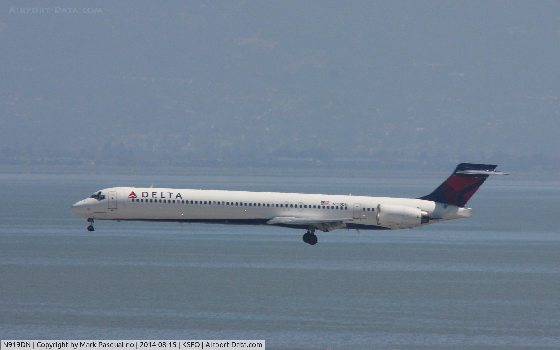 N919DN, 1997 McDonnell Douglas MD-90-30 C/N 53576, MD-90-30