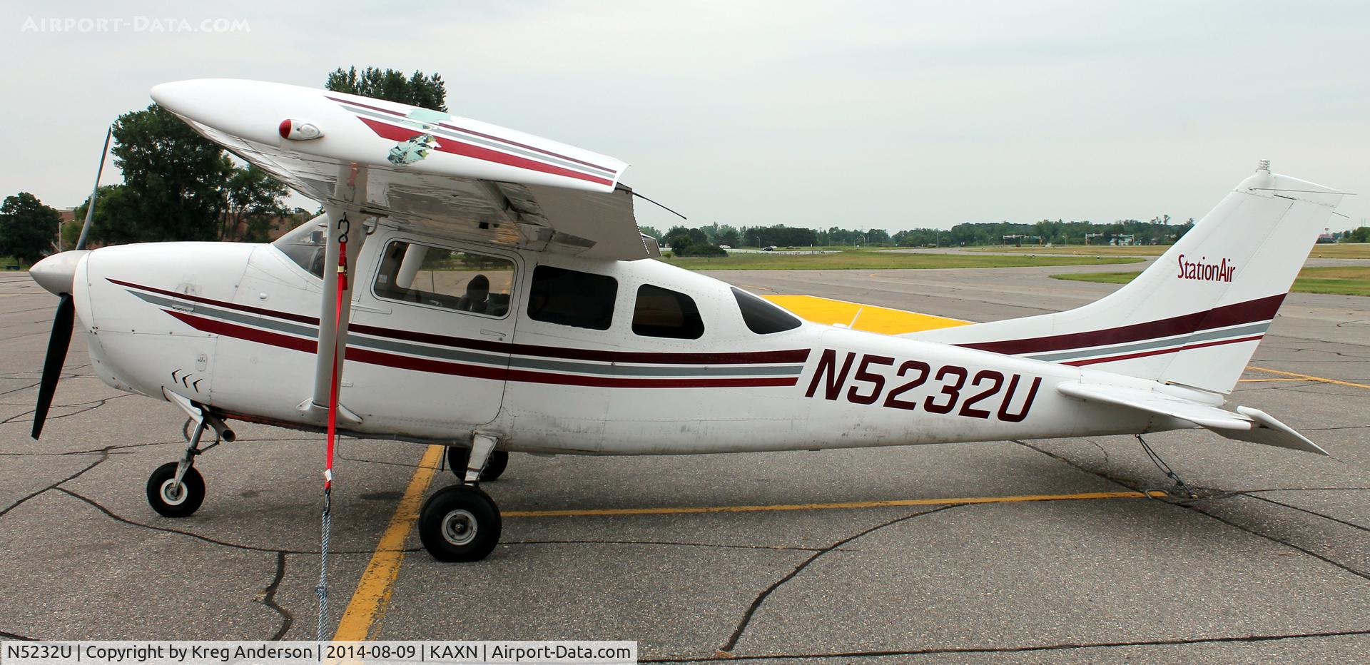N5232U, 1964 Cessna 206 Super Skywagon C/N 206-0232, Cessna 206 Stationair on the line. Shout out to the crew of this plane, what an awesome couple of guys.
