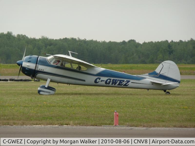 C-GWEZ, 1949 Cessna 195 C/N 7410, Taxying in