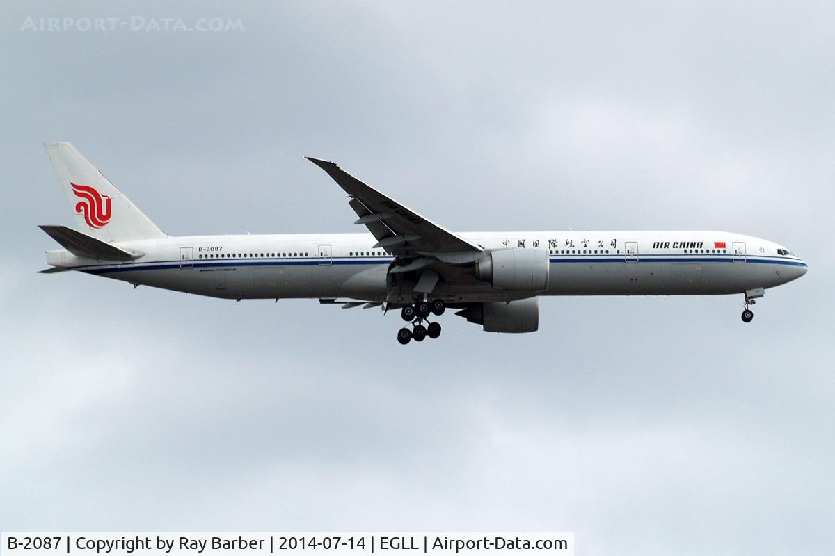 B-2087, 2011 Boeing 777-39L/ER C/N 38672, Boeing 777-39LER [38672] (Air China) Home~G 14/07/2014. On approach 27L.