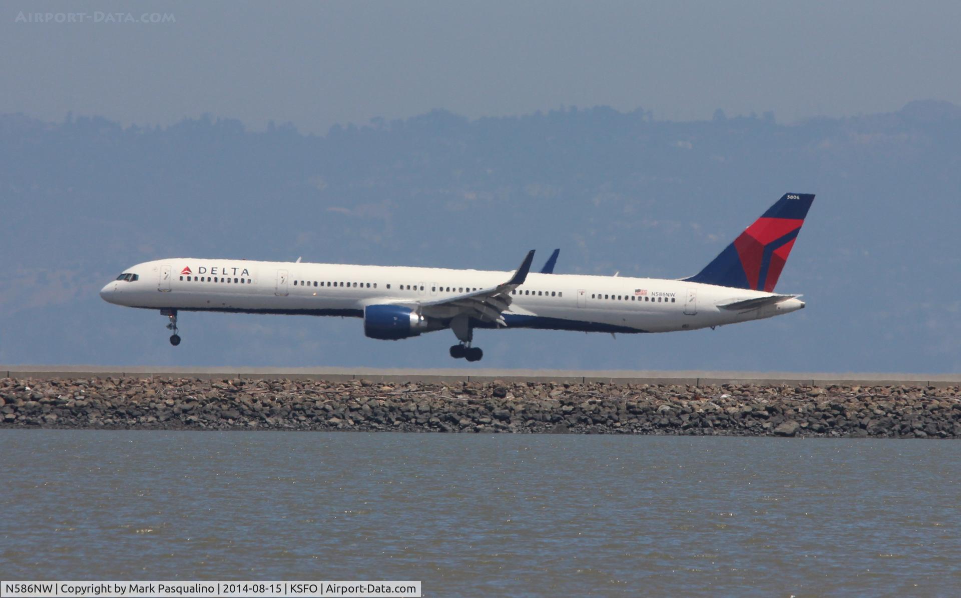 N586NW, 2002 Boeing 757-351 C/N 32987, Boeing 757-300