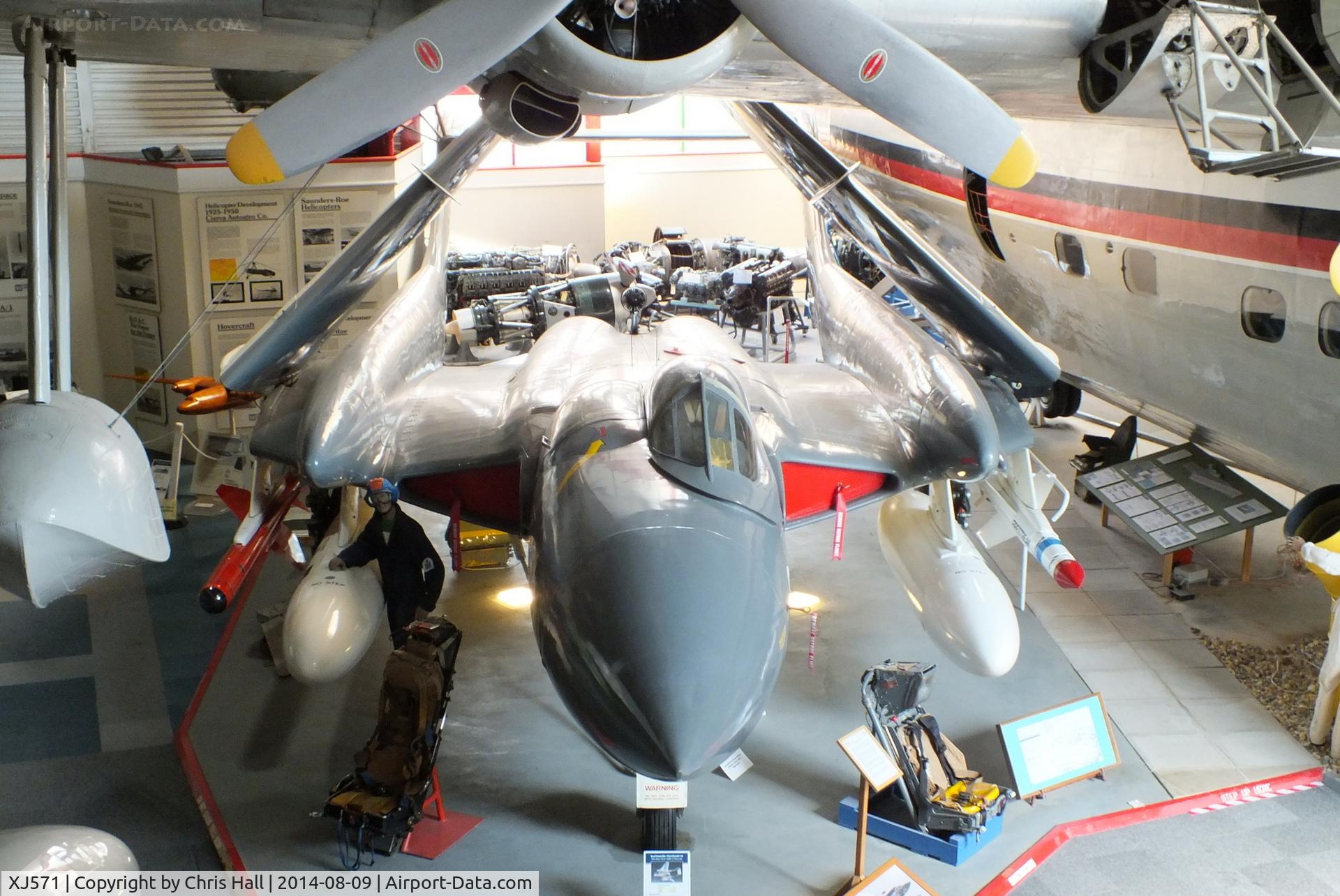 XJ571, 1960 De Havilland DH-110 Sea Vixen FAW.2 C/N 10053, Solent Sky Museum
