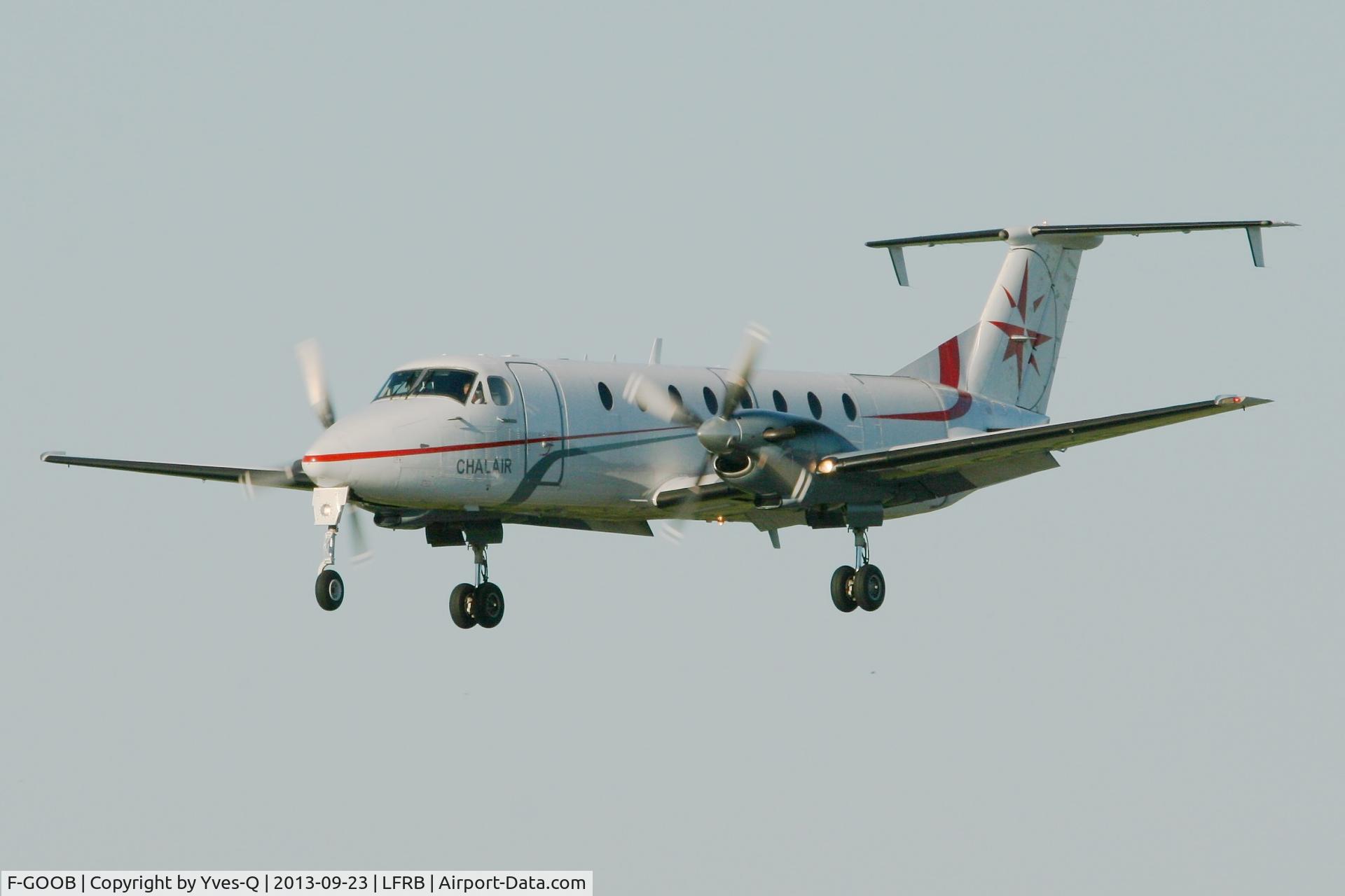 F-GOOB, 1991 Beech 1900C C/N UC-153, Beech 1900C, Short approach rwy 25L, Brest-Bretagne Airport (LFRB-BES)