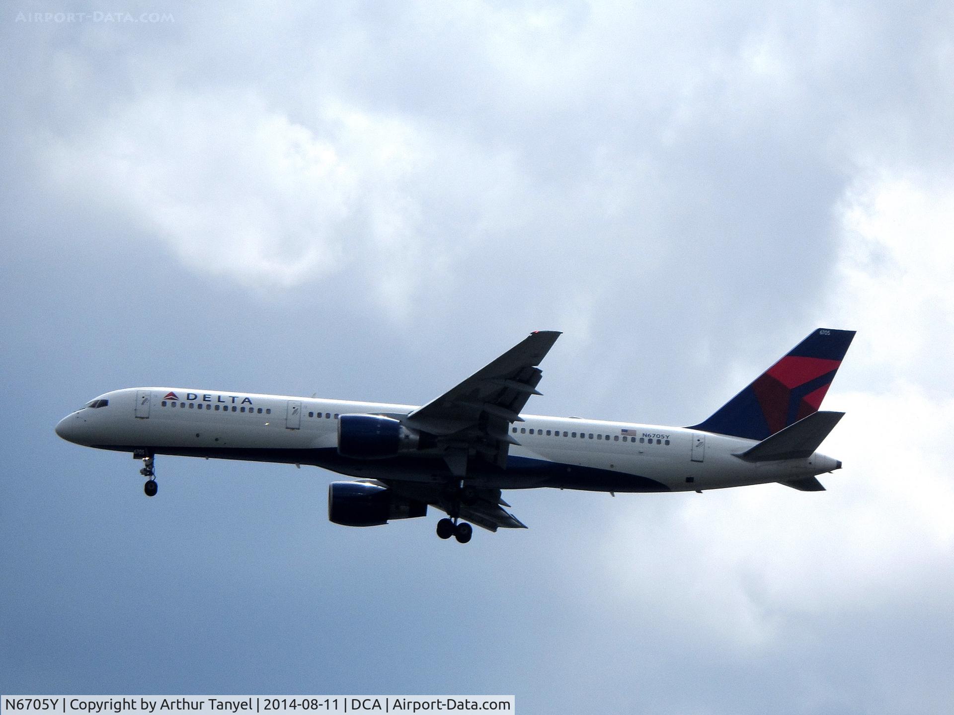 N6705Y, 2000 Boeing 757-232 C/N 30397, Landing @ DCA