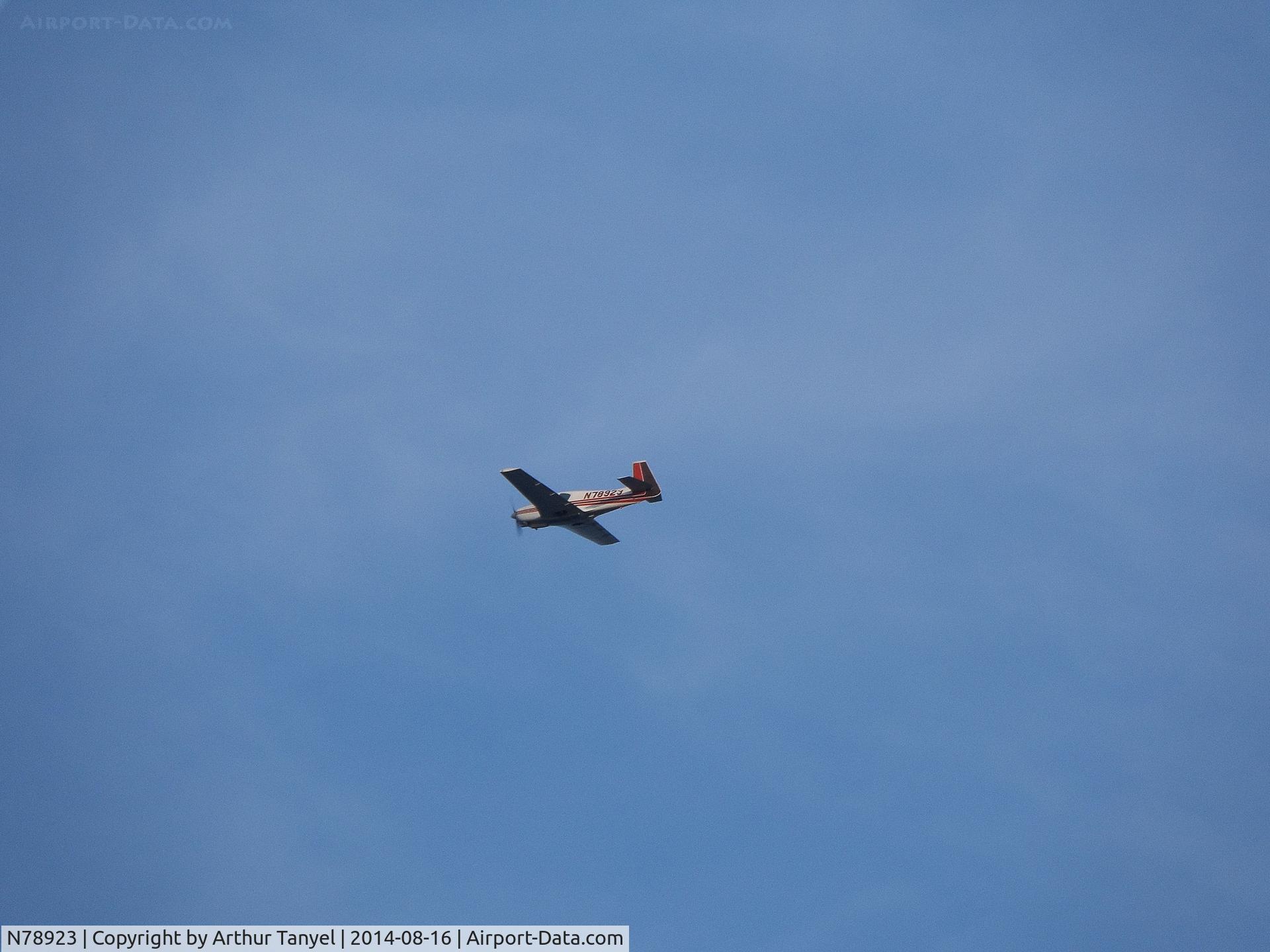 N78923, 1961 Mooney M20C Ranger C/N 1957, Flying over Ocean City, NJ