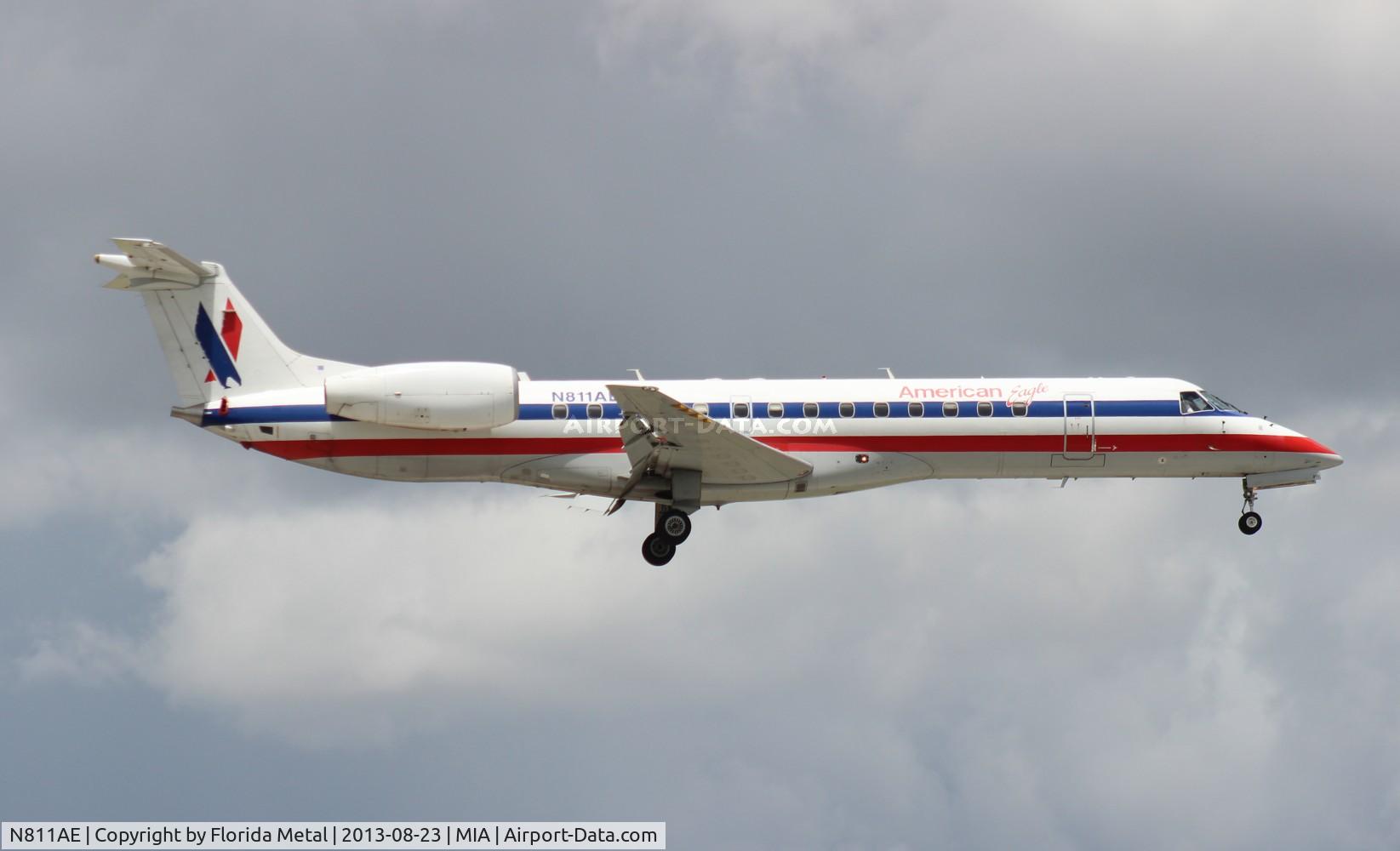 N811AE, 2001 Embraer ERJ-140LR (EMB-135KL) C/N 145529, American Eagle E140