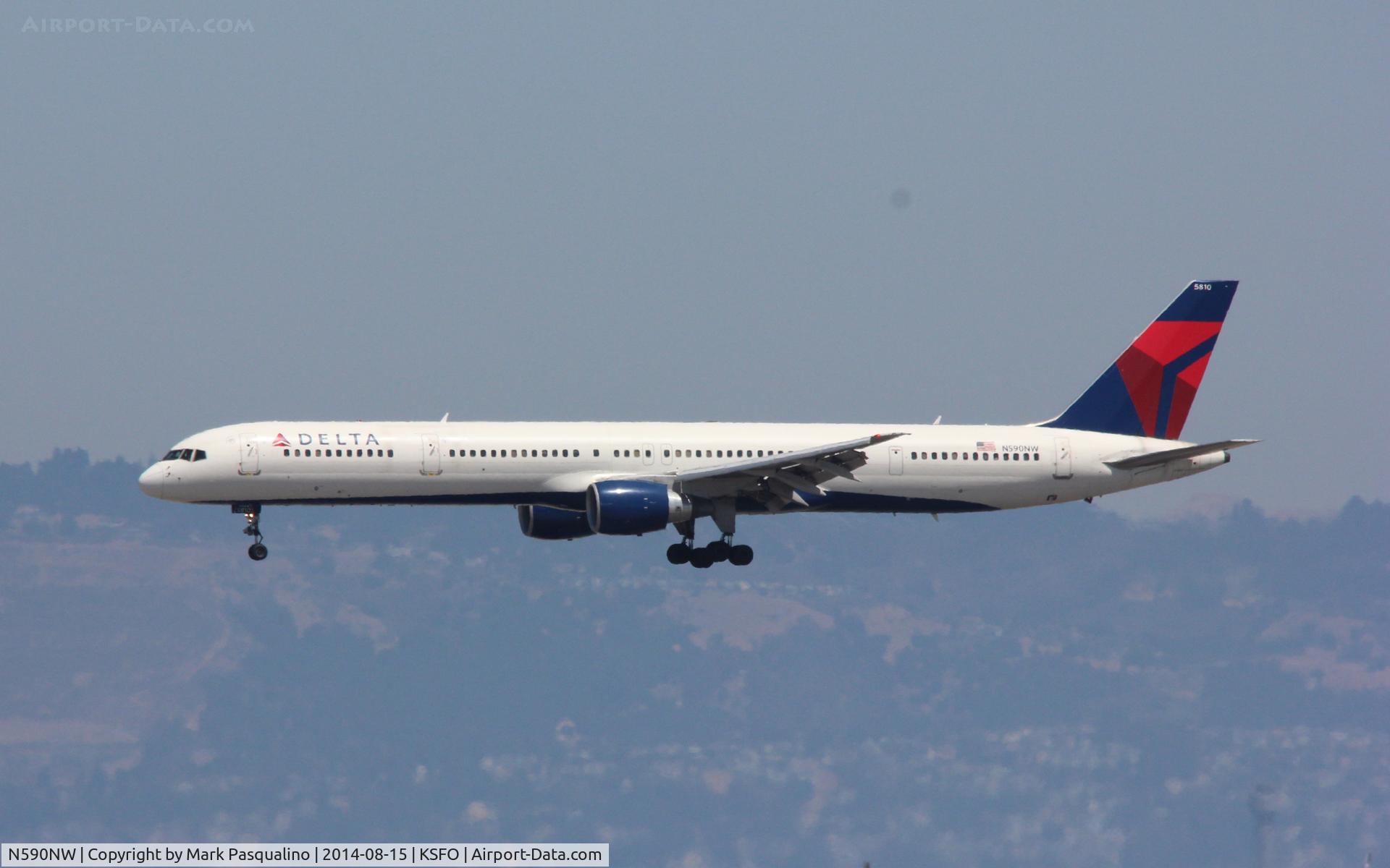 N590NW, 2003 Boeing 757-351 C/N 32990, Boeing 757-300