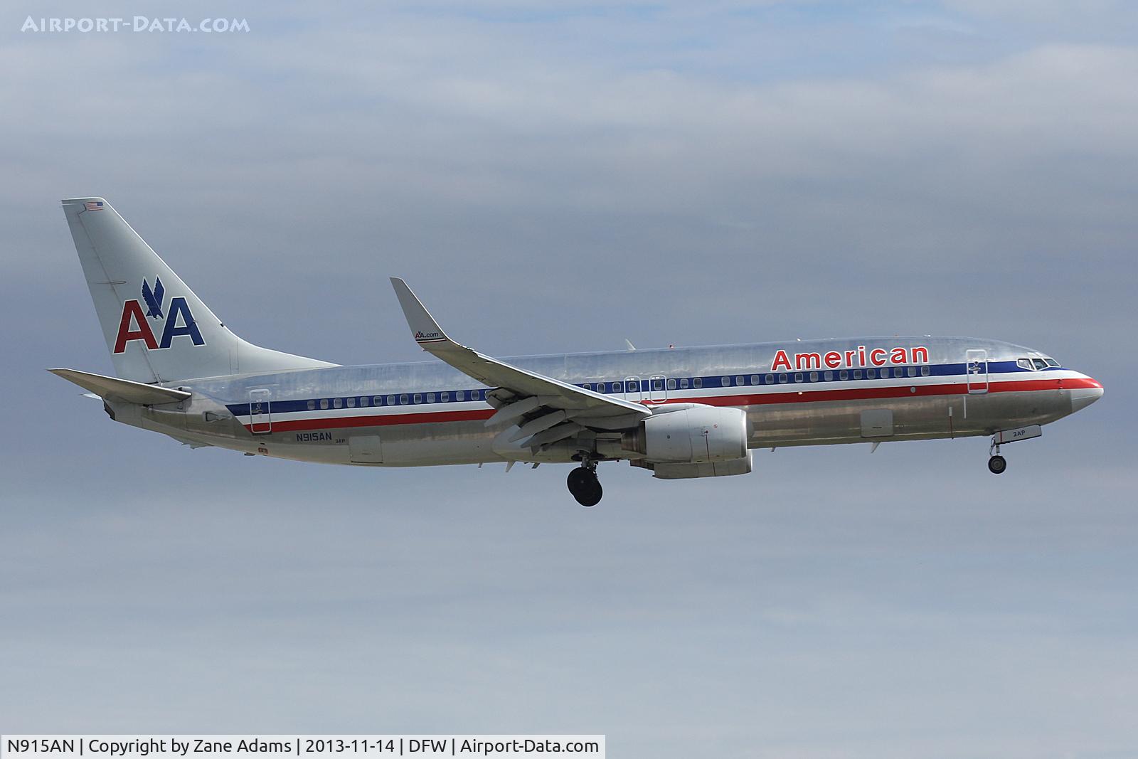 N915AN, 1999 Boeing 737-823 C/N 29516, At DFW Airport