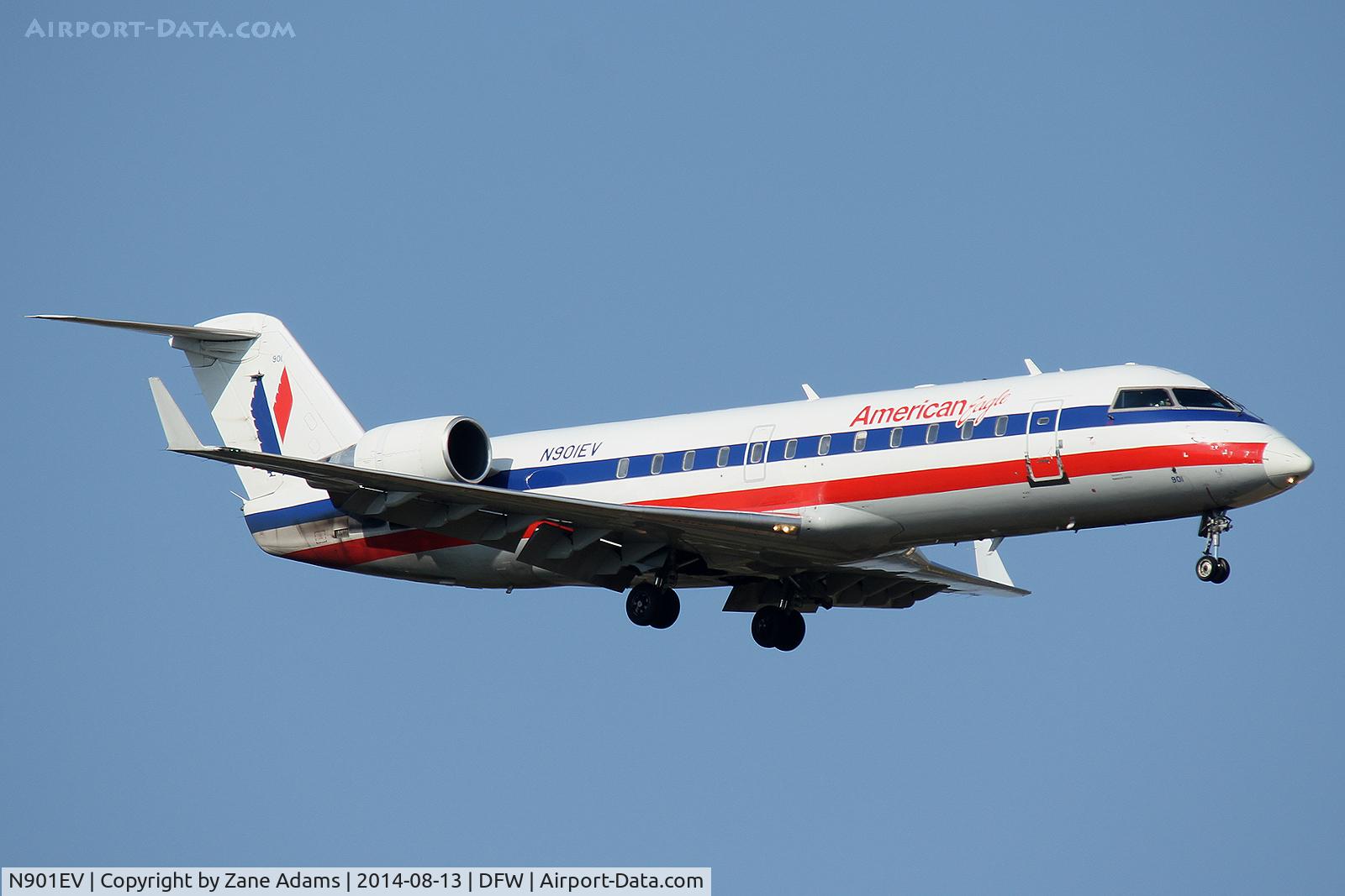 N901EV, 2002 Bombardier CRJ-200ER (CL-600-2B19) C/N 7616, At DFW Airport
