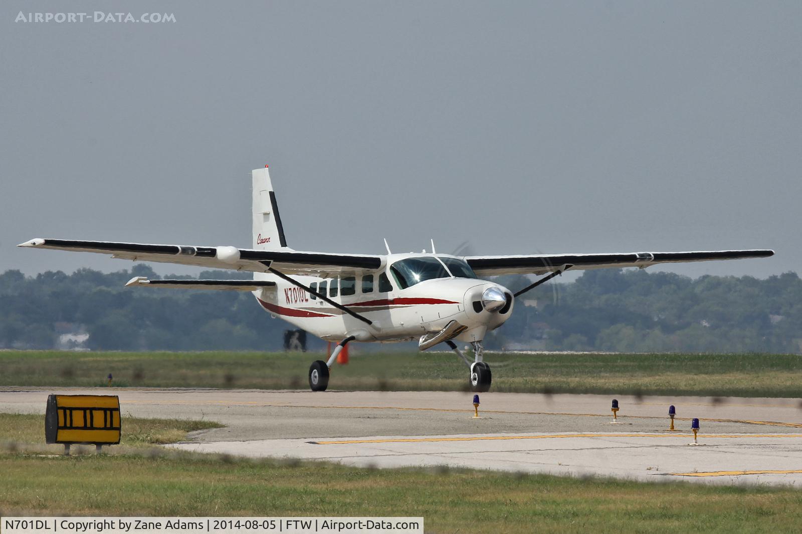 N701DL, 2001 Cessna 208 C/N 20800344, At Fort Worth Meacham Field