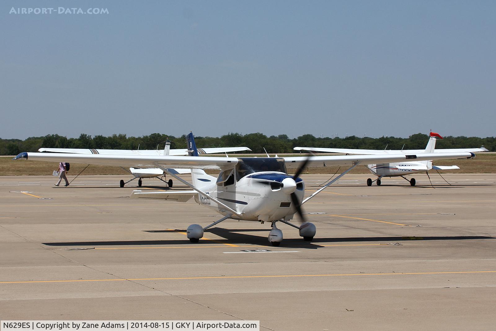 N629ES, 2002 Cessna 182T Skylane C/N 18281163, At Arlington Municipal