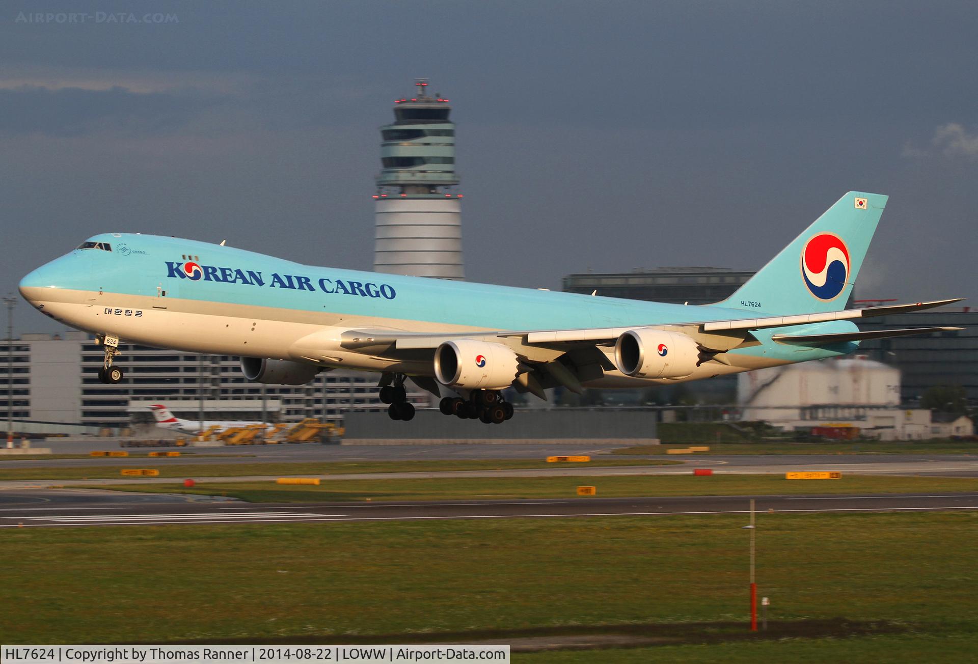 HL7624, 2013 Boeing 747-8B5F C/N 37656, Korean B747-8