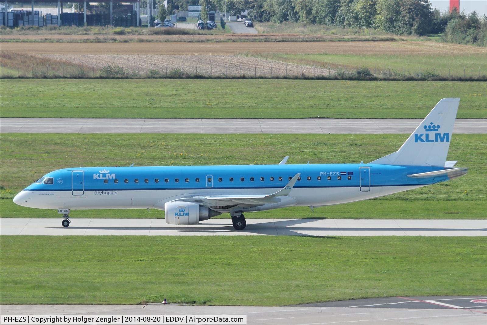 PH-EZS, 2010 Embraer 190LR (ERJ-190-100LR) C/N 19000380, Arrival from AMS is taxiing to parking position......