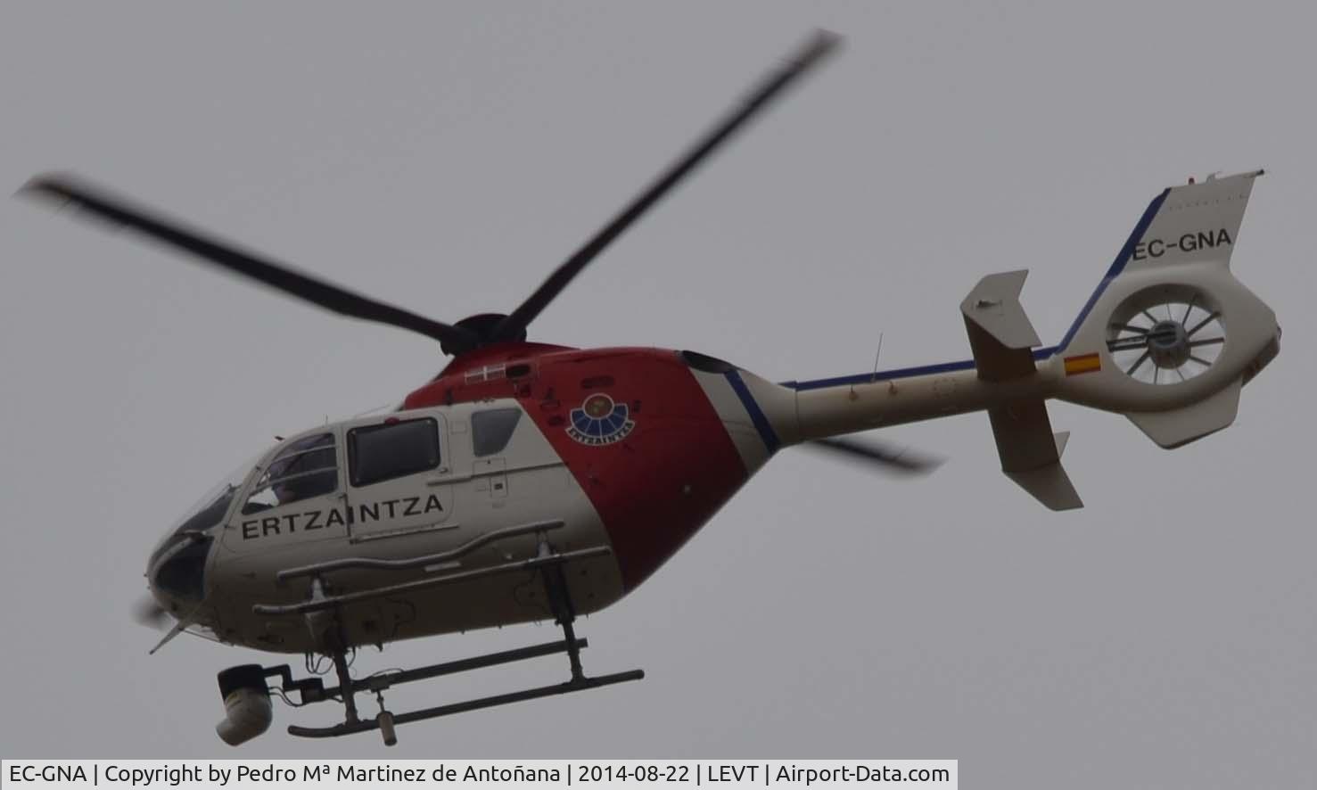 EC-GNA, 1997 Eurocopter EC-135T-1 C/N 135-0017, En vuelo sobre el aeropuerto de Foronda-Vitoria-Gasteiz