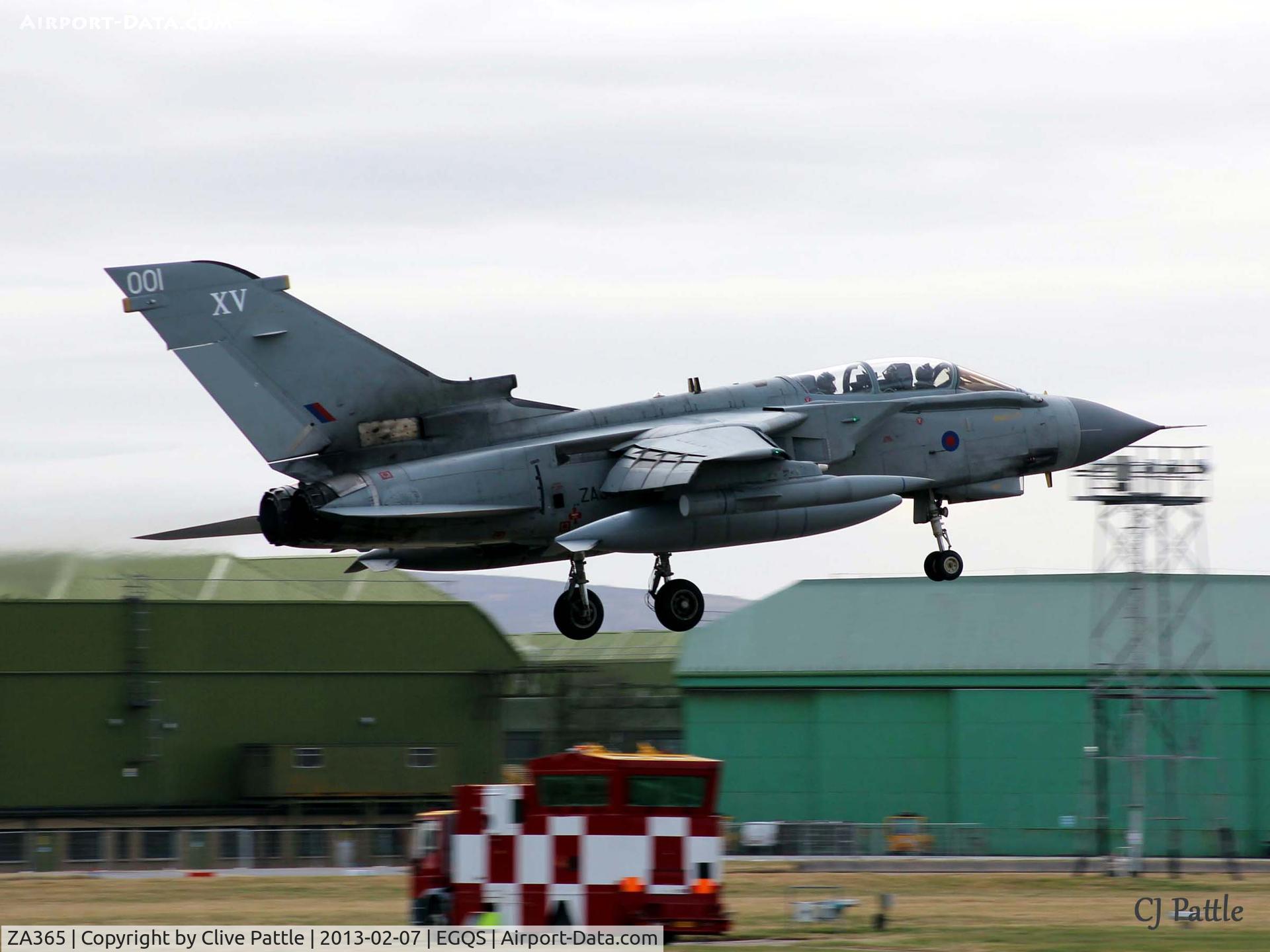 ZA365, 1982 Panavia Tornado GR.4(T) C/N 156/BT029/3079, About to touch down at RAF Lossiemouth EGQS