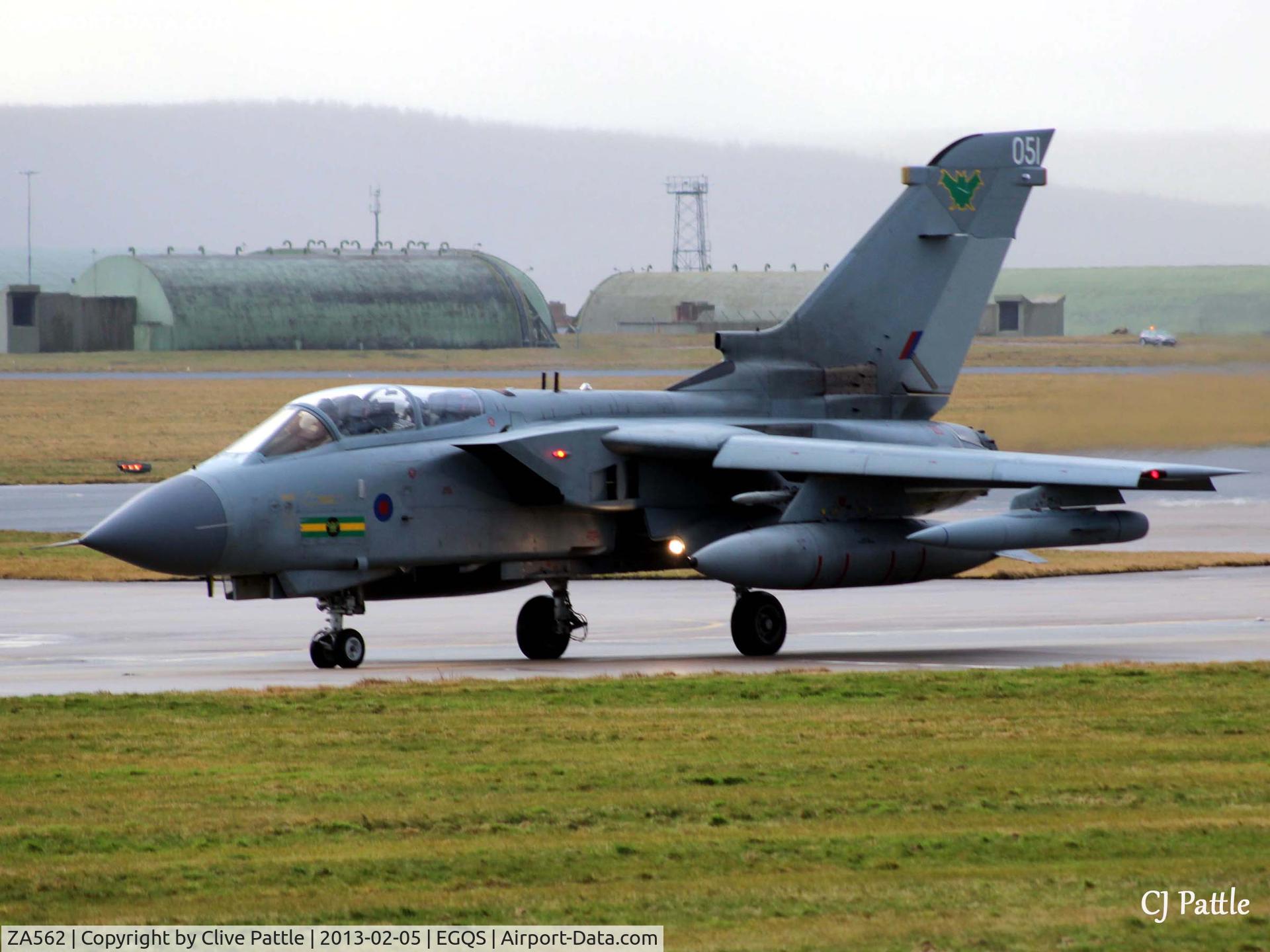 ZA562, 1981 Panavia Tornado GR.4 C/N 085/BT021/3046, In action at Lossie