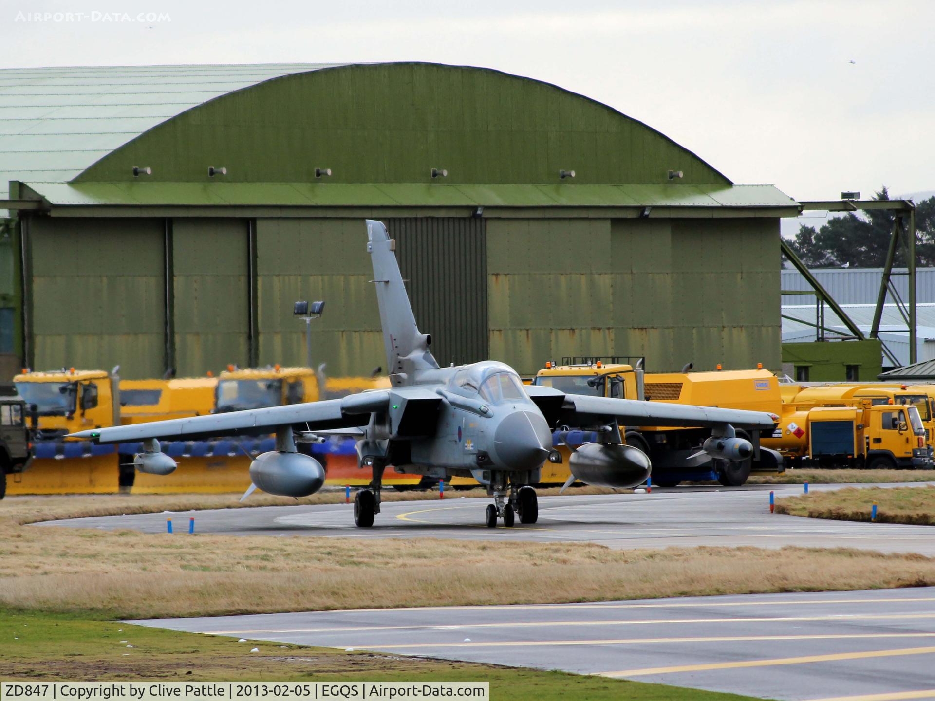 ZD847, 1985 Panavia Tornado GR.4 C/N 437/BS145/3199, Taxy out at Lossie
