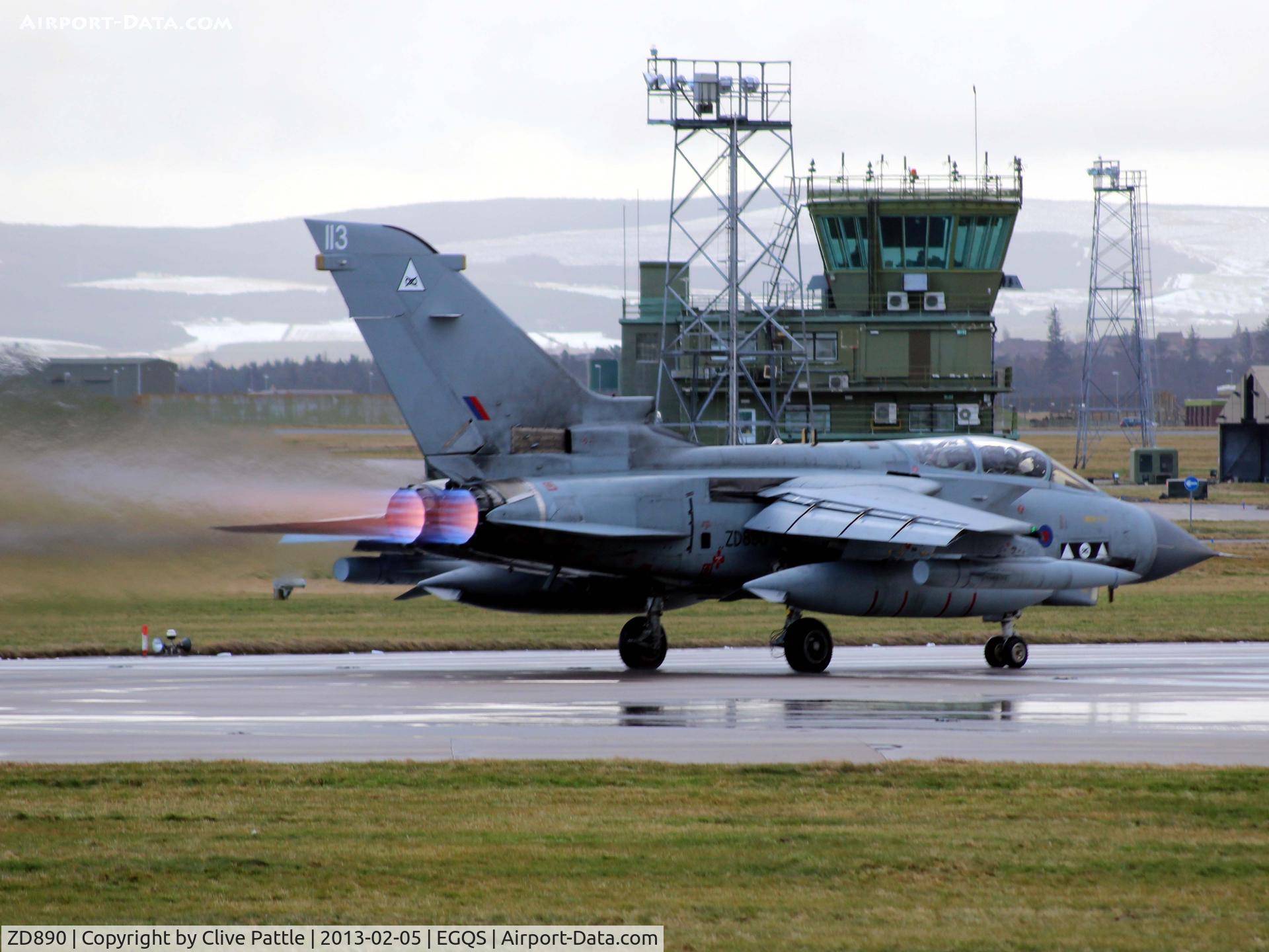 ZD890, 1985 Panavia Tornado GR.4 C/N 452/BS150/3206, Noisy take-off at Lossie
