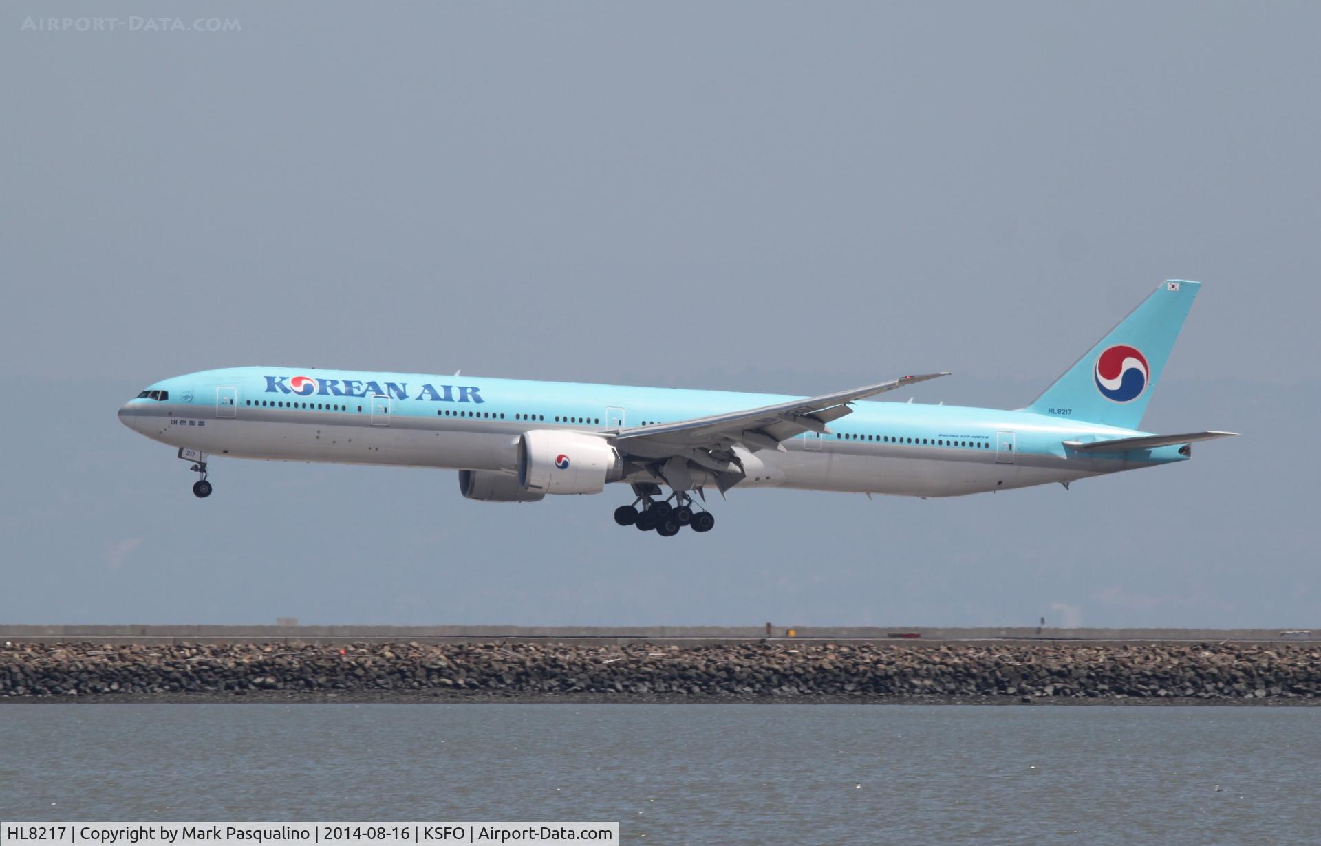 HL8217, 2011 Boeing 777-3B5/ER C/N 37648, Boeing 777-300ER
