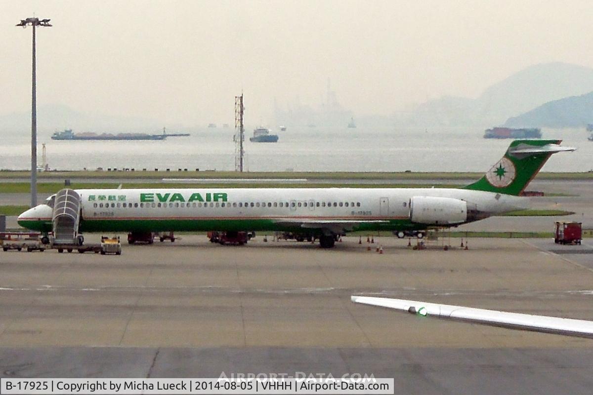 B-17925, 1997 McDonnell Douglas MD-90-30 C/N 53568, At Hong Kong