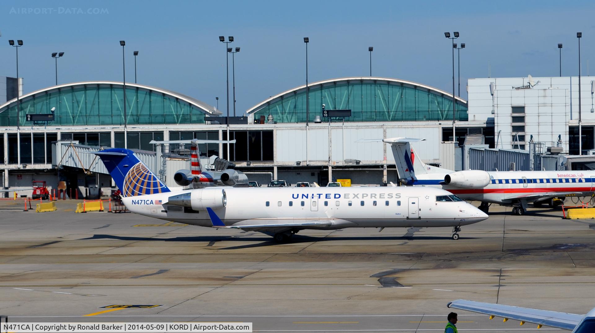 N471CA, 2002 Bombardier CRJ-200ER (CL-600-2B19) C/N 7655, Taxi O'Hare