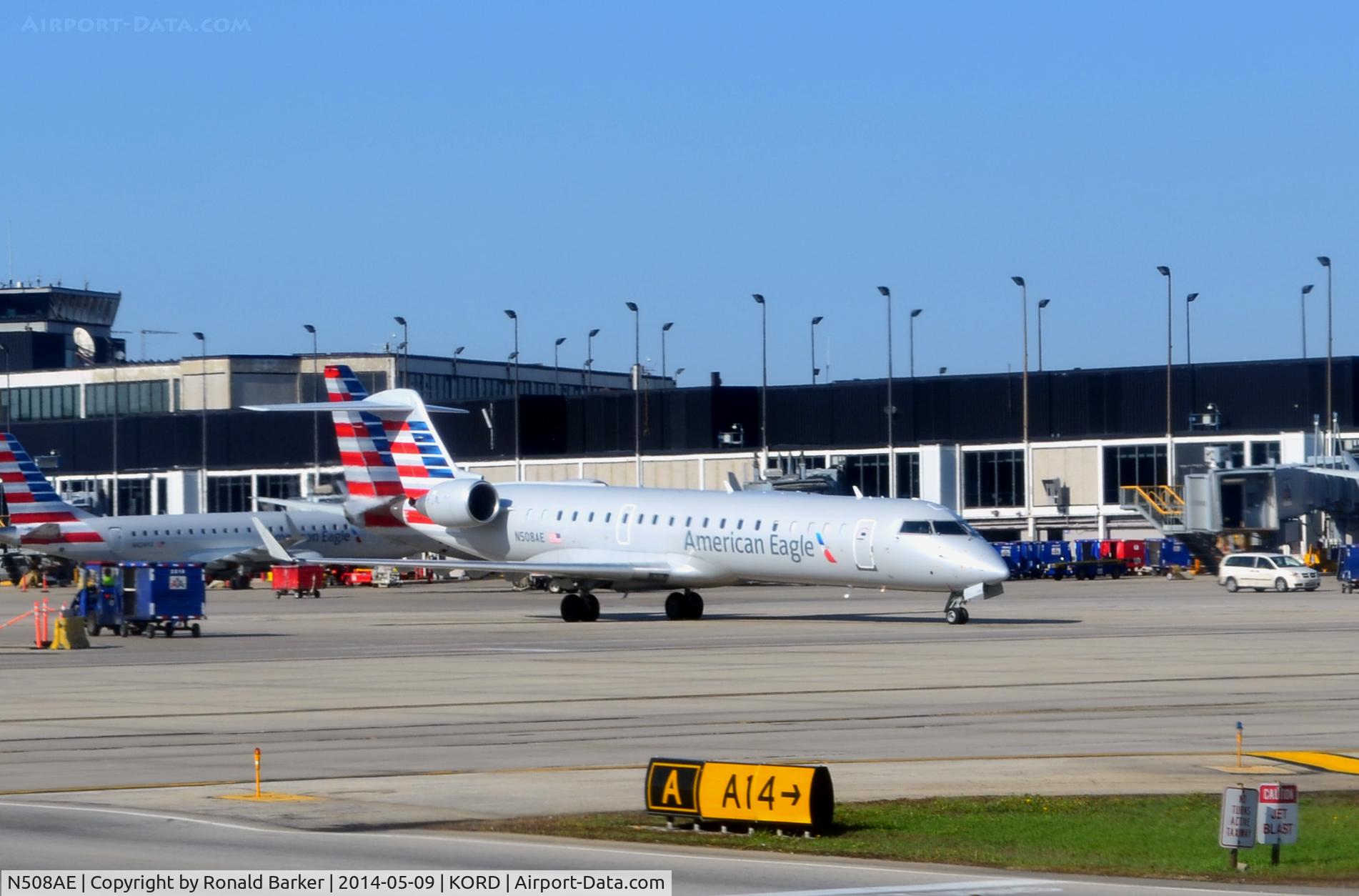 N508AE, 2002 Bombardier CRJ-701ER (CL-600-2C10) Regional Jet C/N 10072, Taxi O'Hare