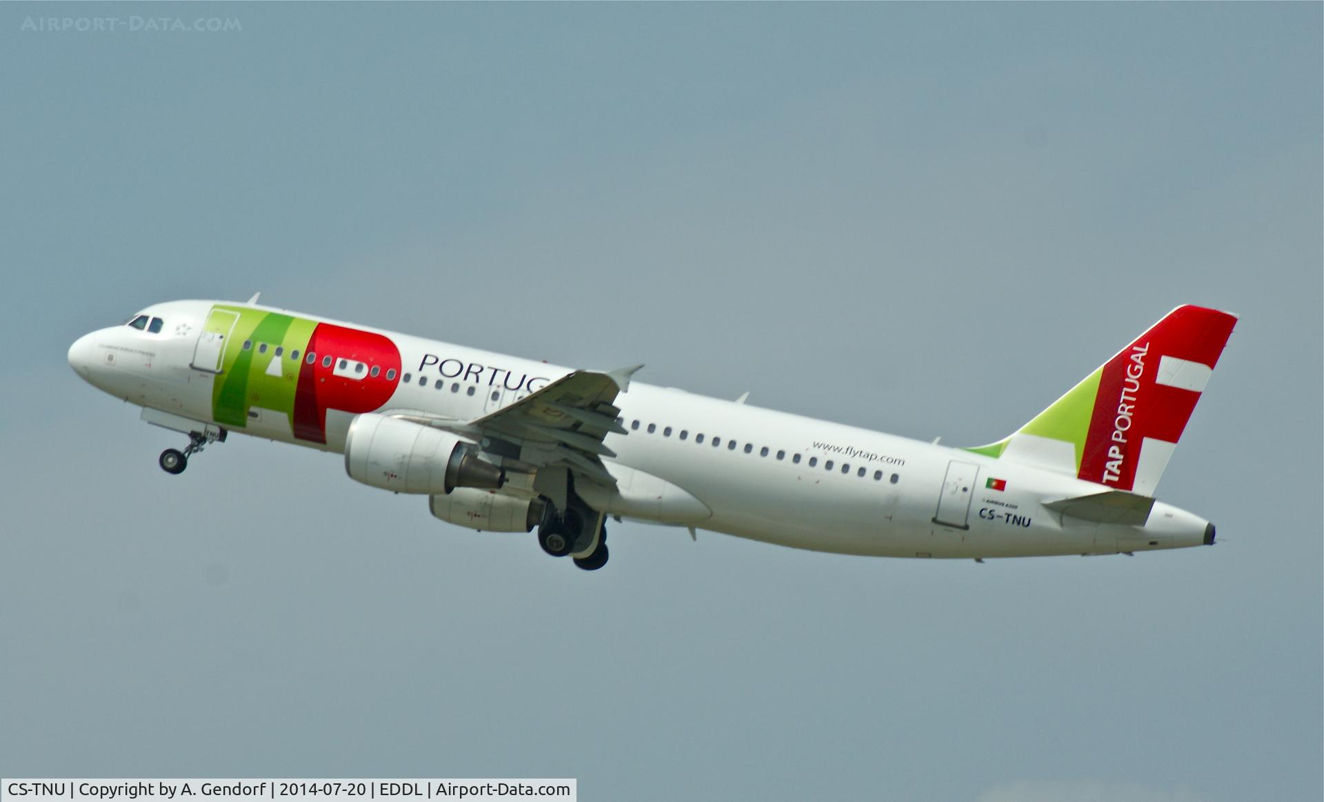 CS-TNU, 2009 Airbus A320-214 C/N 4106, TAP, is here climbing out Düsseldorf Int'l(EDDL)