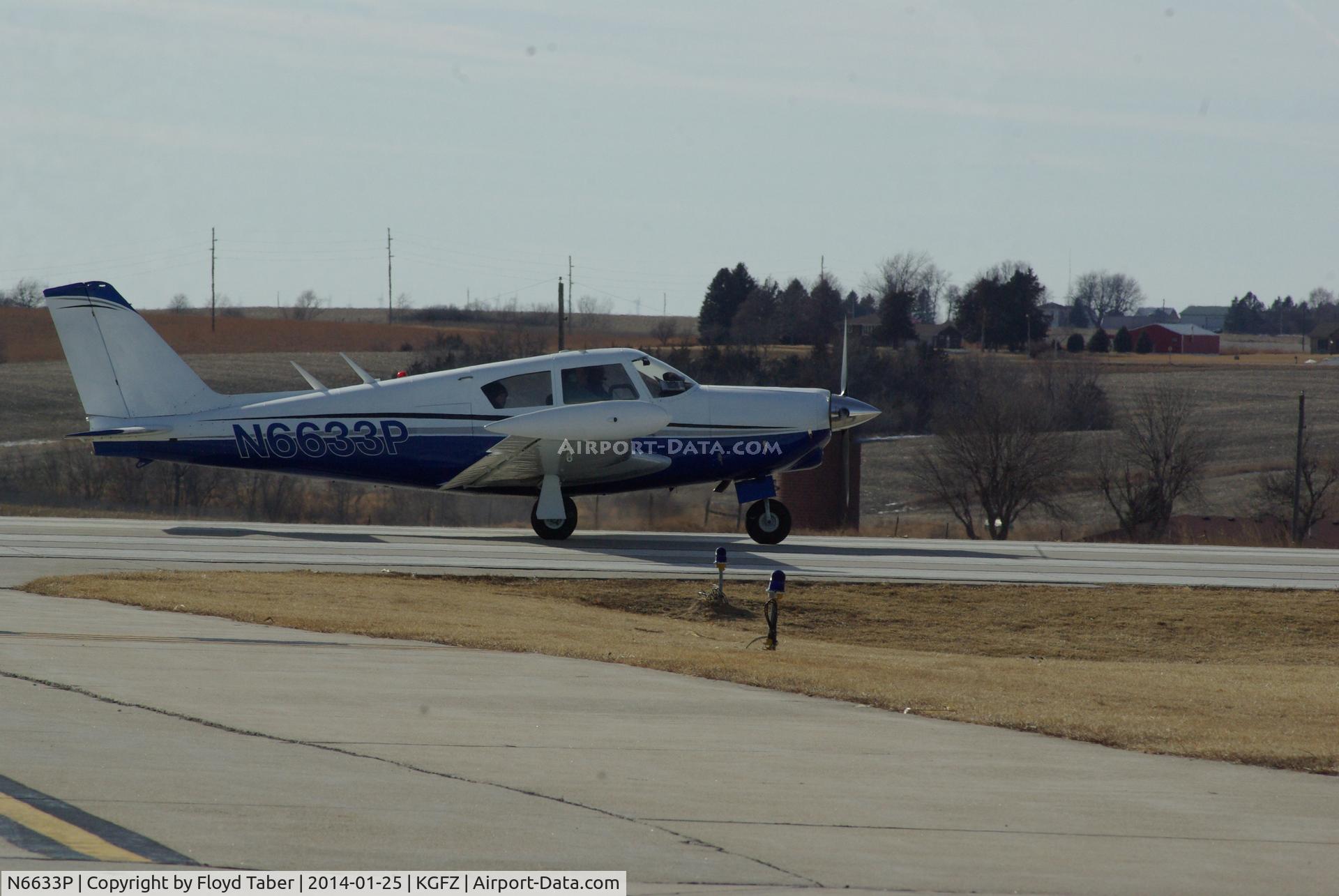 N6633P, 1959 Piper PA-24-250 Comanche C/N 24-1756, Taking off after fly in