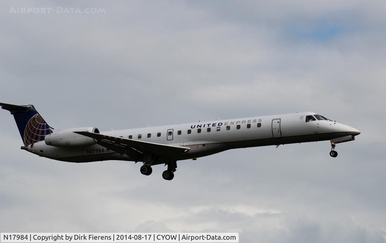 N17984, 2000 Embraer EMB-145LR C/N 145246, Approaching rwy 25 for landing.