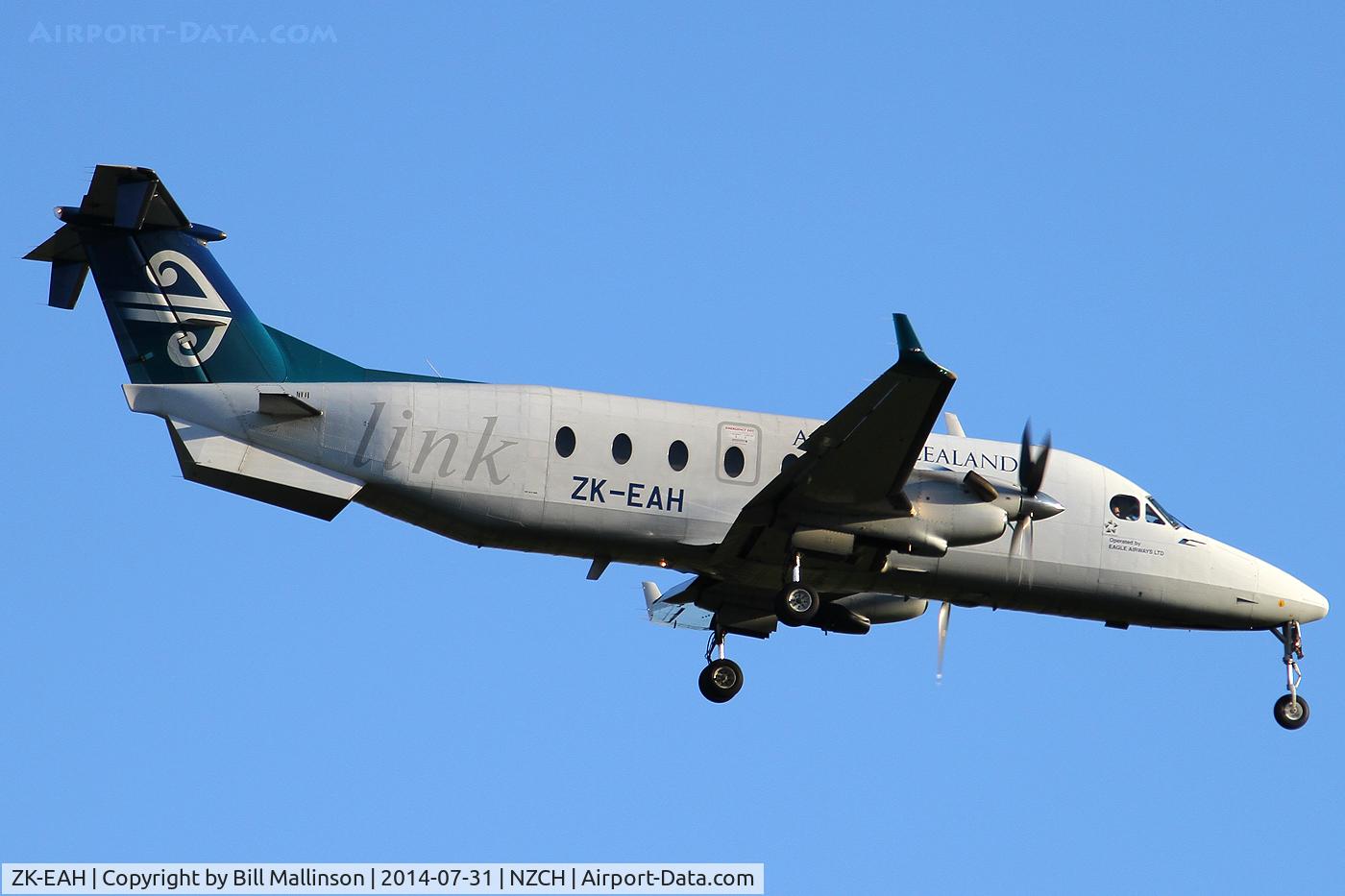 ZK-EAH, 2002 Raytheon 1900D C/N UE-431, finals to 02
