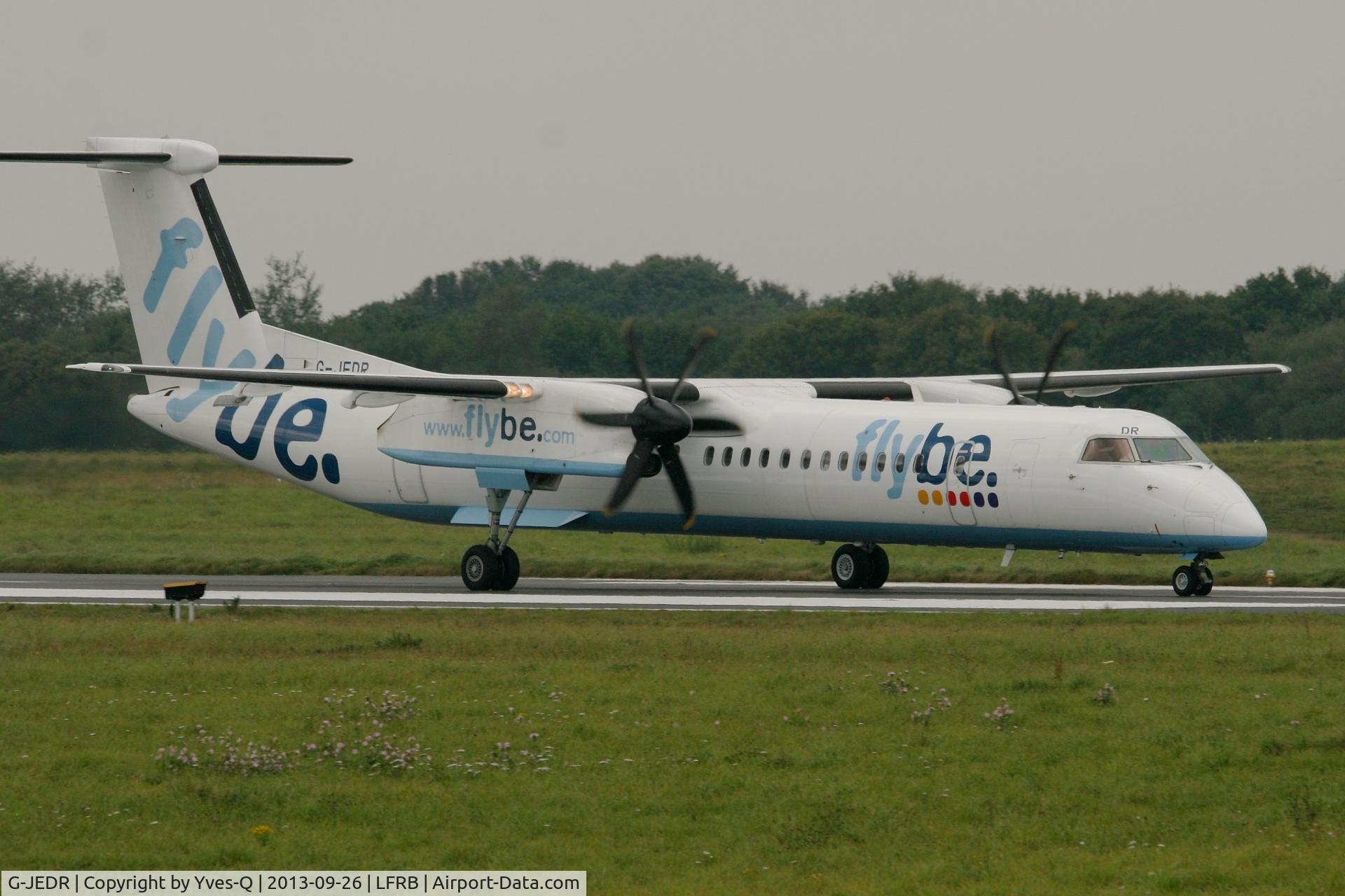G-JEDR, 2003 De Havilland Canada DHC-8-402Q Dash 8 C/N 4087, De Havilland Canada DHC-8-402Q Dash 8, Taxiing to holding point rwy 25L, Brest-Bretagne airport (LFRB-BES)